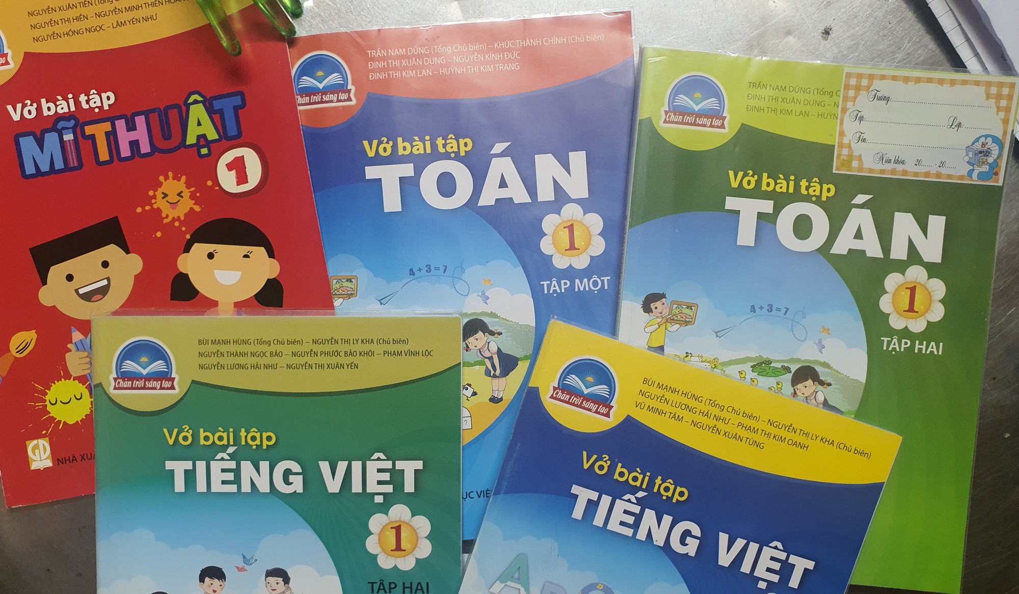 Tranh Luận Nên Dùng Hay 'Khai Tử' Vở Bài Tập