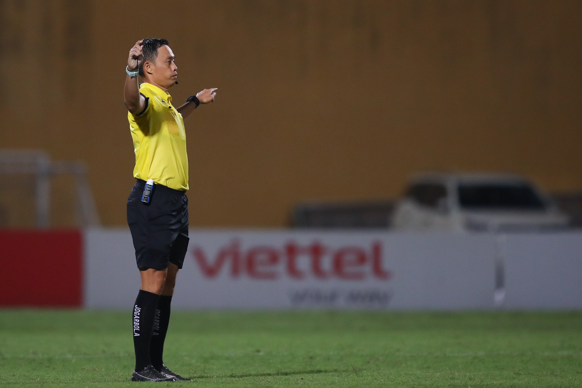 VAR 'trình làng' V-League, 2 lần can thiệp giúp CLB Viettel ghi bàn - Ảnh 6.