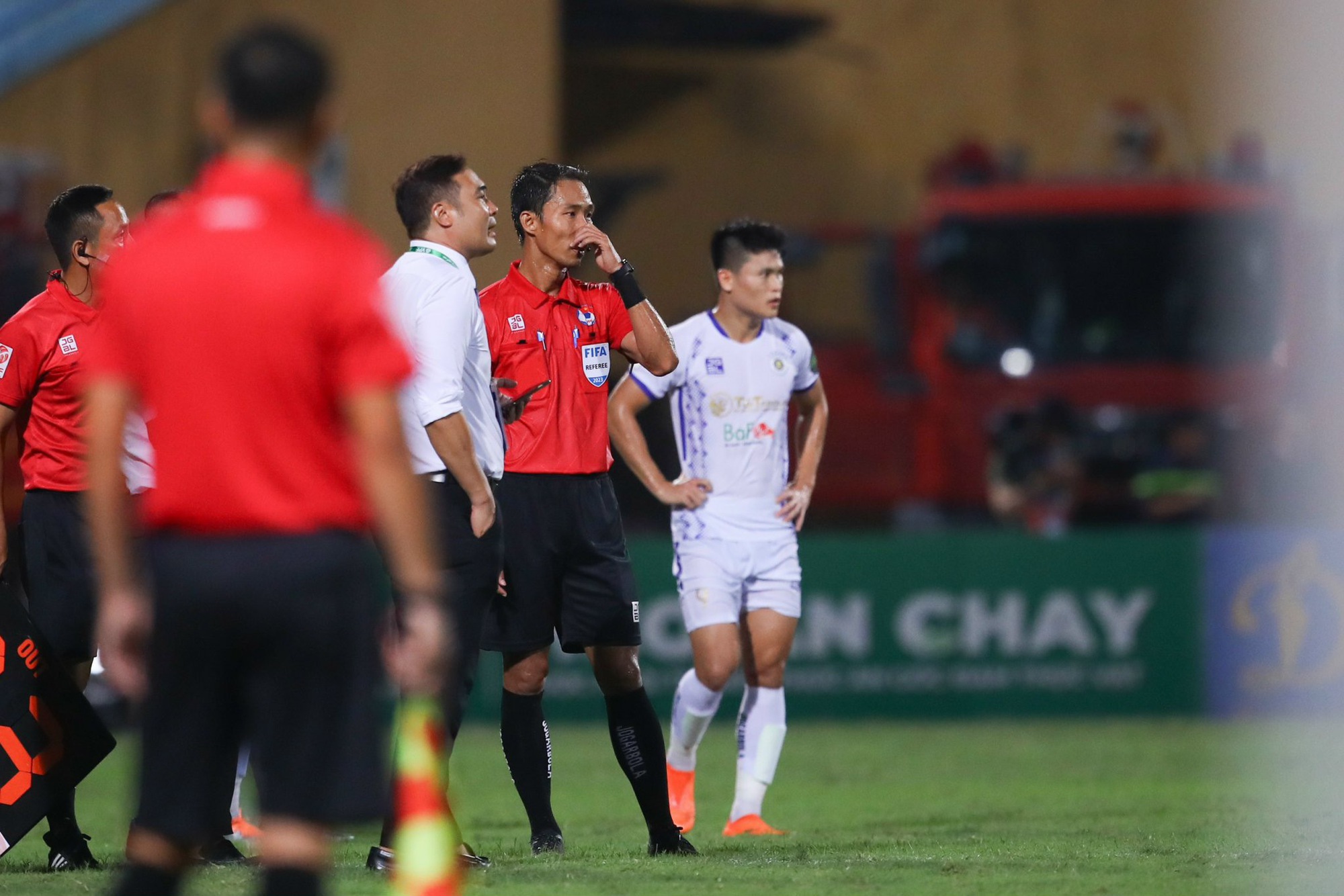 V-League: VAR tăng sức nóng trận đại chiến giữa CLB Hà Nội và CLB Hải Phòng  - Ảnh 1.