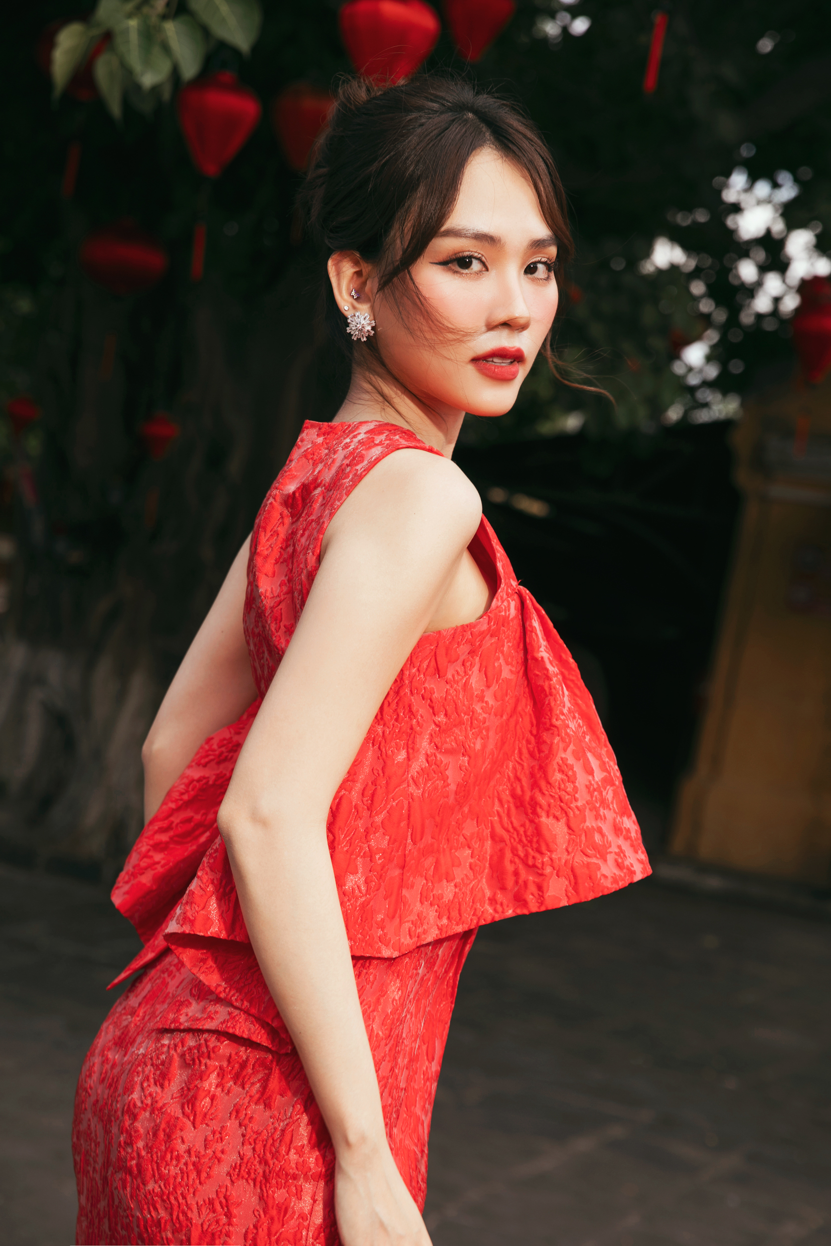 'Rừng' hoa hậu đổ bộ trên thảm đỏ Hội An dự show thời trang - Ảnh 7.