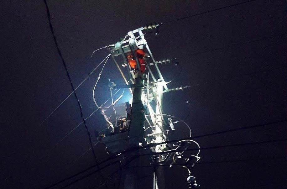Phó thủ tướng yêu cầu Bộ Công thương xử lý nghiêm các vi phạm cung cấp điện - Ảnh 1. Phó thủ tướng yêu cầu Bộ Công thương xử lý nghiêm các vi phạm cung cấp điện - Ảnh 1.