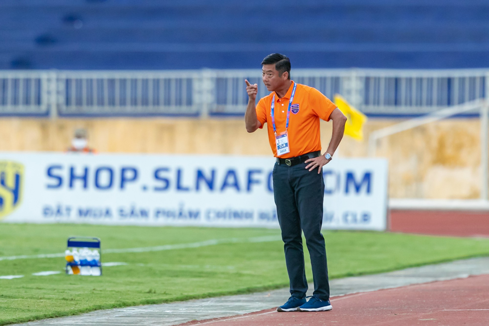 HLV Lê Huỳnh Đức trong trận CLB Bình Dương thắng SLNA 2-0