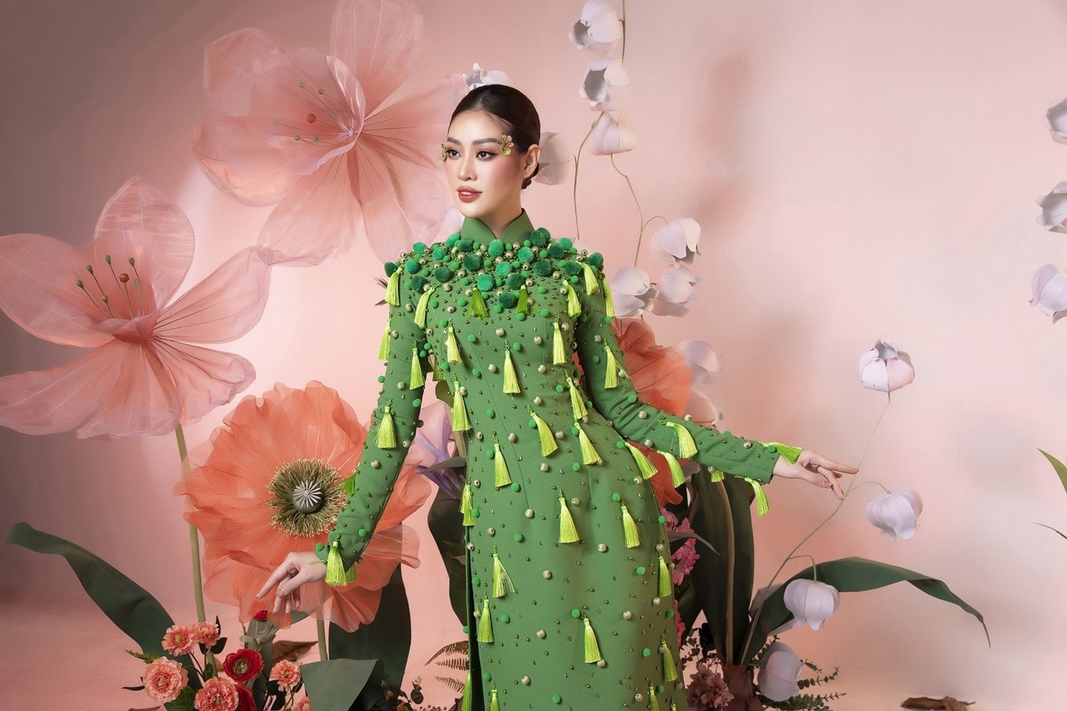 Hoa hậu Khánh Vân không đặt nặng cát sê khi diễn áo dài cho NTK Minh Châu - Ảnh 4.