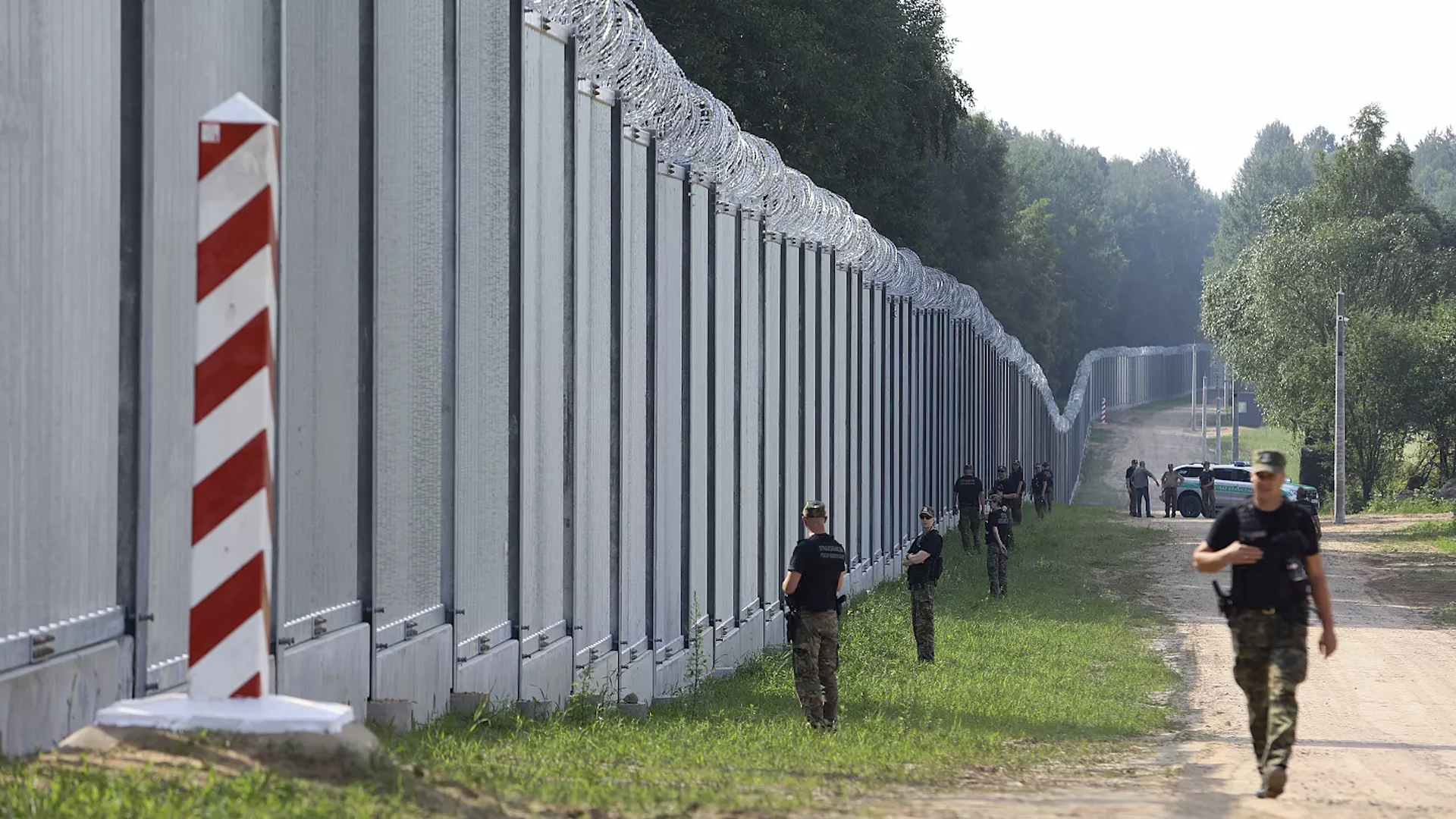 Ba Lan cử cảnh sát chống khủng bố tới biên giới Belarus - Ảnh 1.