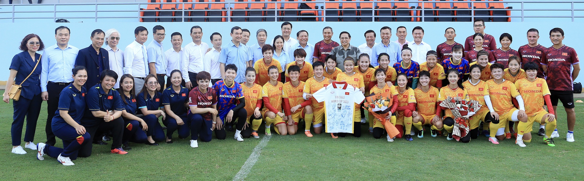 Thủ tướng Phạm Minh Chính: 'Đội tuyển nữ Việt Nam đã có trận đấu đầy cảm xúc trước đội nữ Đức' - Ảnh 6.