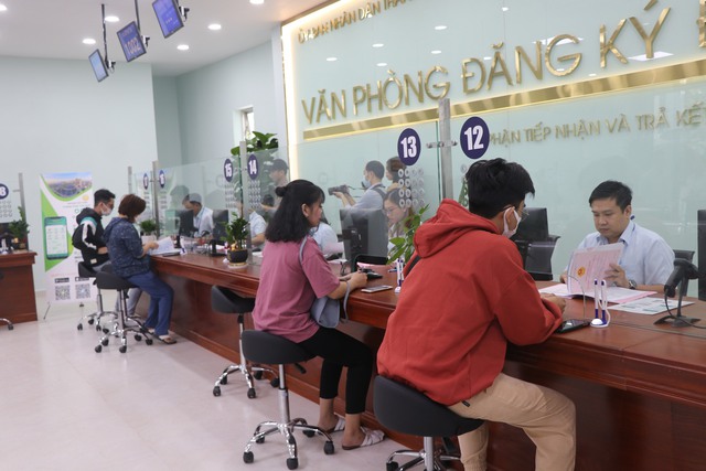 Thu ngân sách tăng sau 1 tháng áp dụng mức phí mới trong lĩnh vực nhà đất - Ảnh 1.