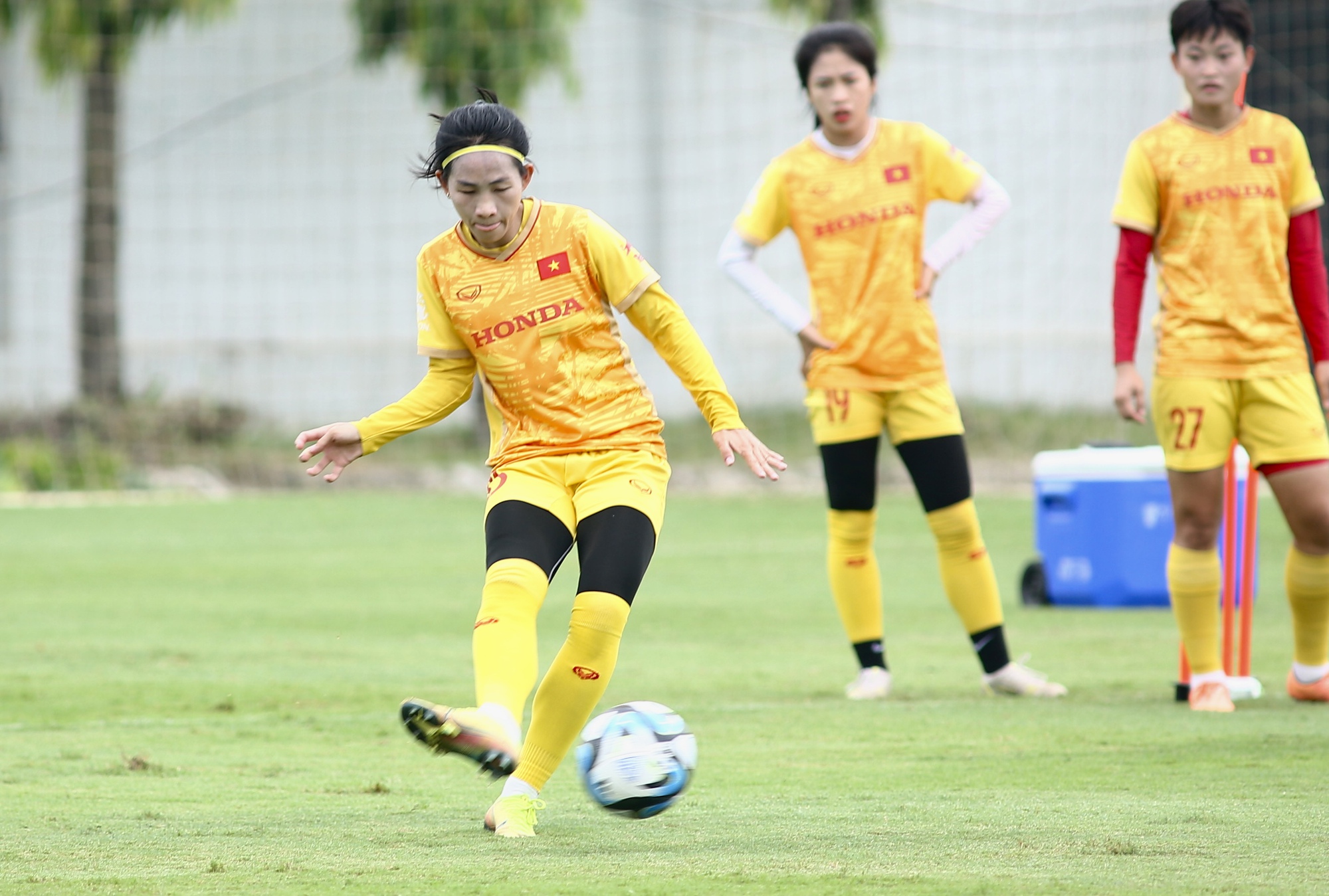 Đội tuyển nữ Việt Nam rèn quân chờ World Cup, còn thiếu 2 cầu thủ - Ảnh 11.