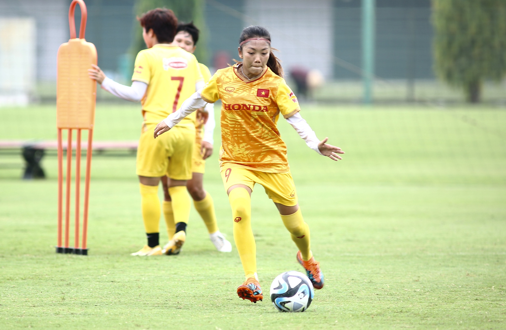 Đội tuyển nữ Việt Nam rèn quân chờ World Cup, còn thiếu 2 cầu thủ - Ảnh 12.