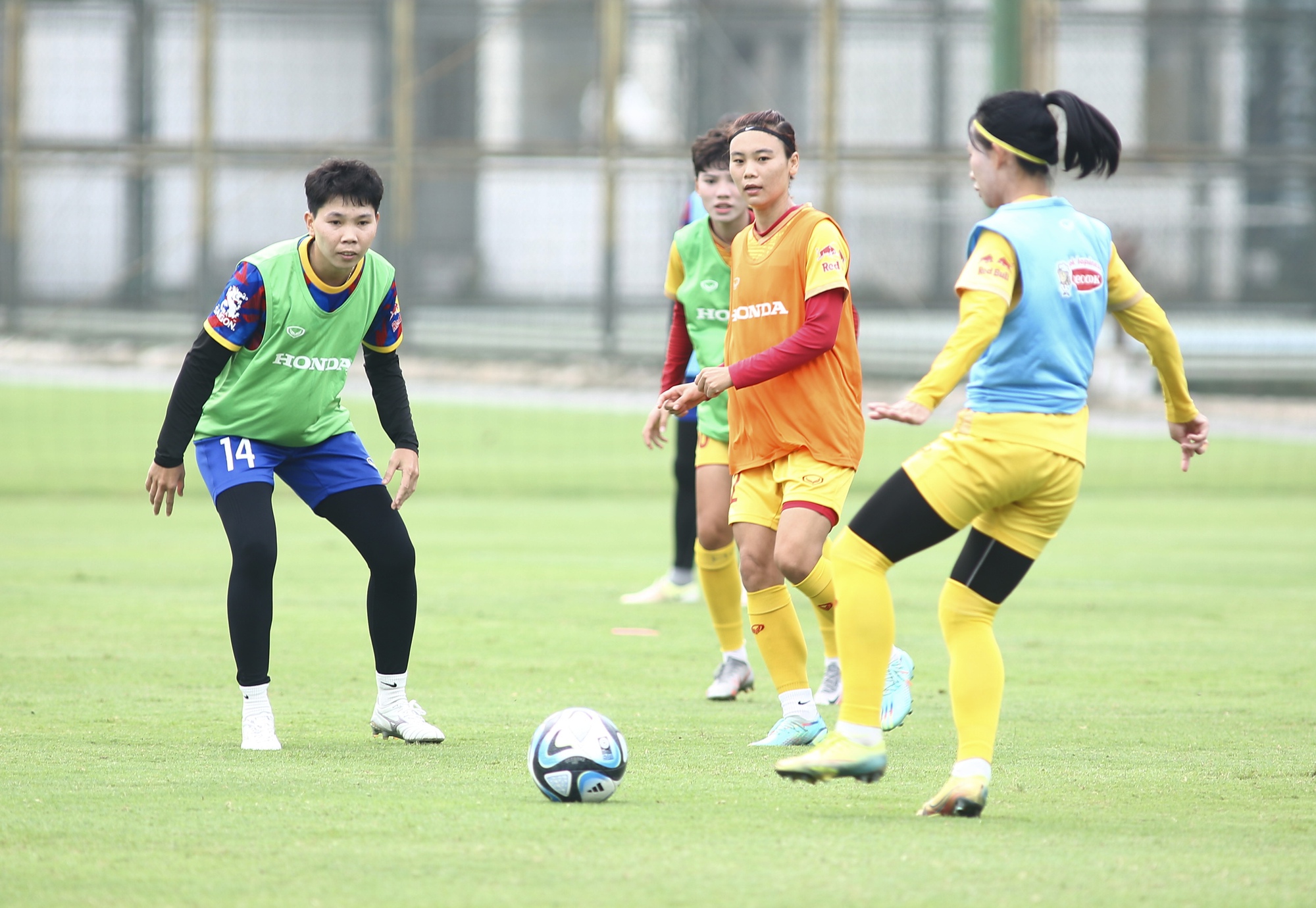 Đội tuyển nữ Việt Nam rèn quân chờ World Cup, còn thiếu 2 cầu thủ - Ảnh 14.