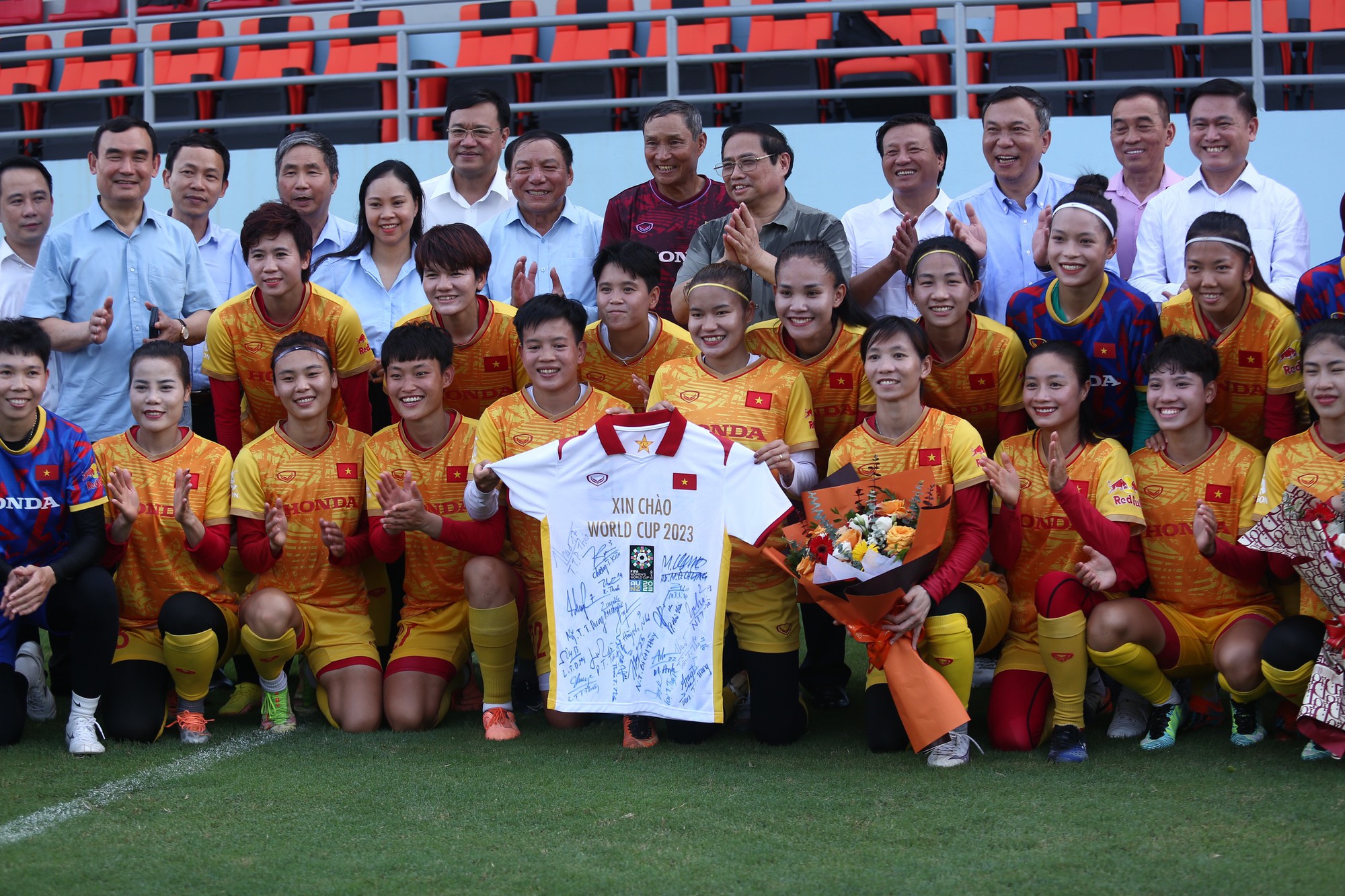 Thủ tướng Phạm Minh Chính: 'Đội tuyển nữ Việt Nam đã có trận đấu đầy cảm xúc trước đội nữ Đức' - Ảnh 4.