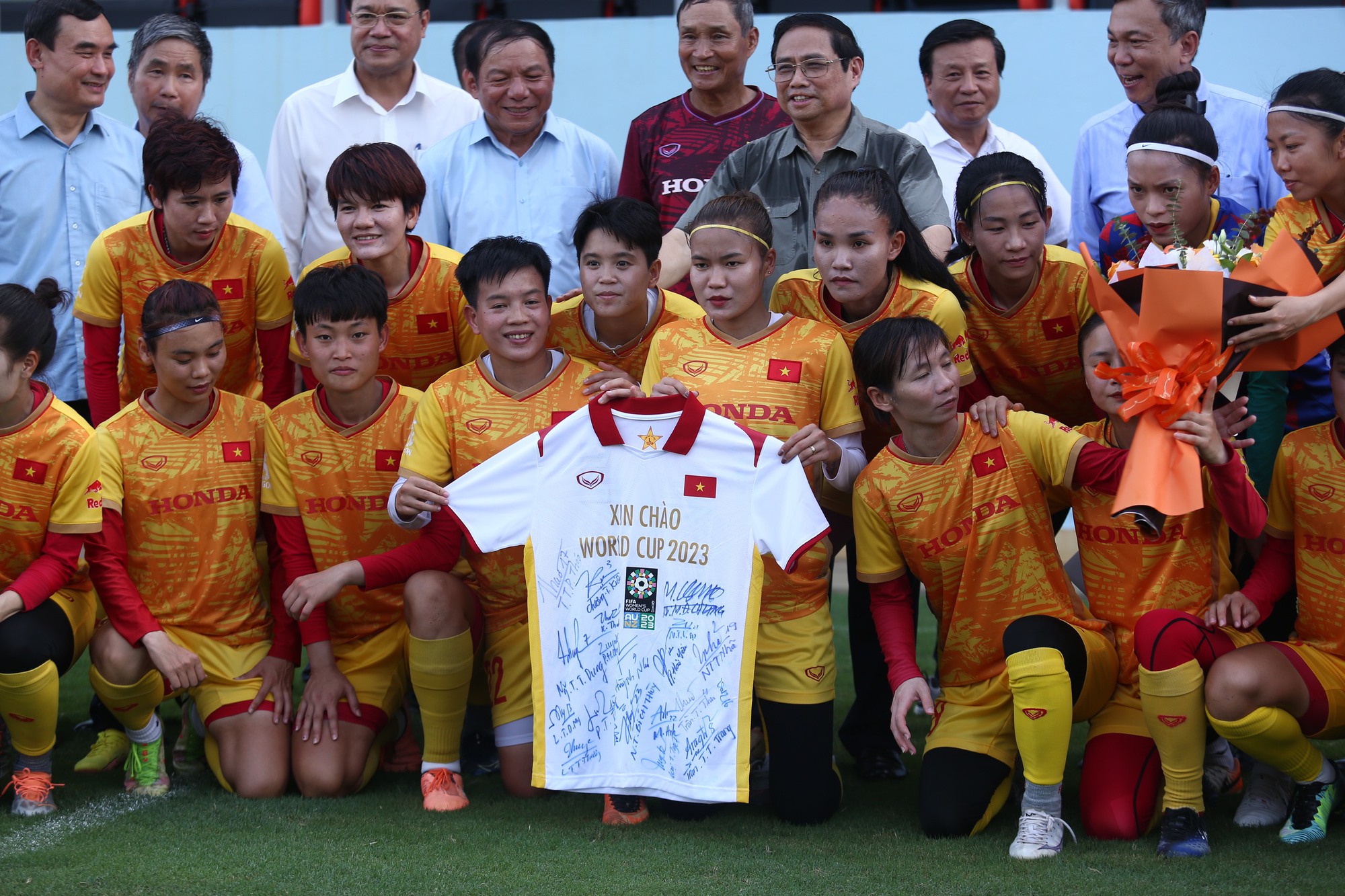 Thủ tướng Phạm Minh Chính: 'Đội tuyển nữ Việt Nam đã có trận đấu đầy cảm xúc trước đội nữ Đức' - Ảnh 5.