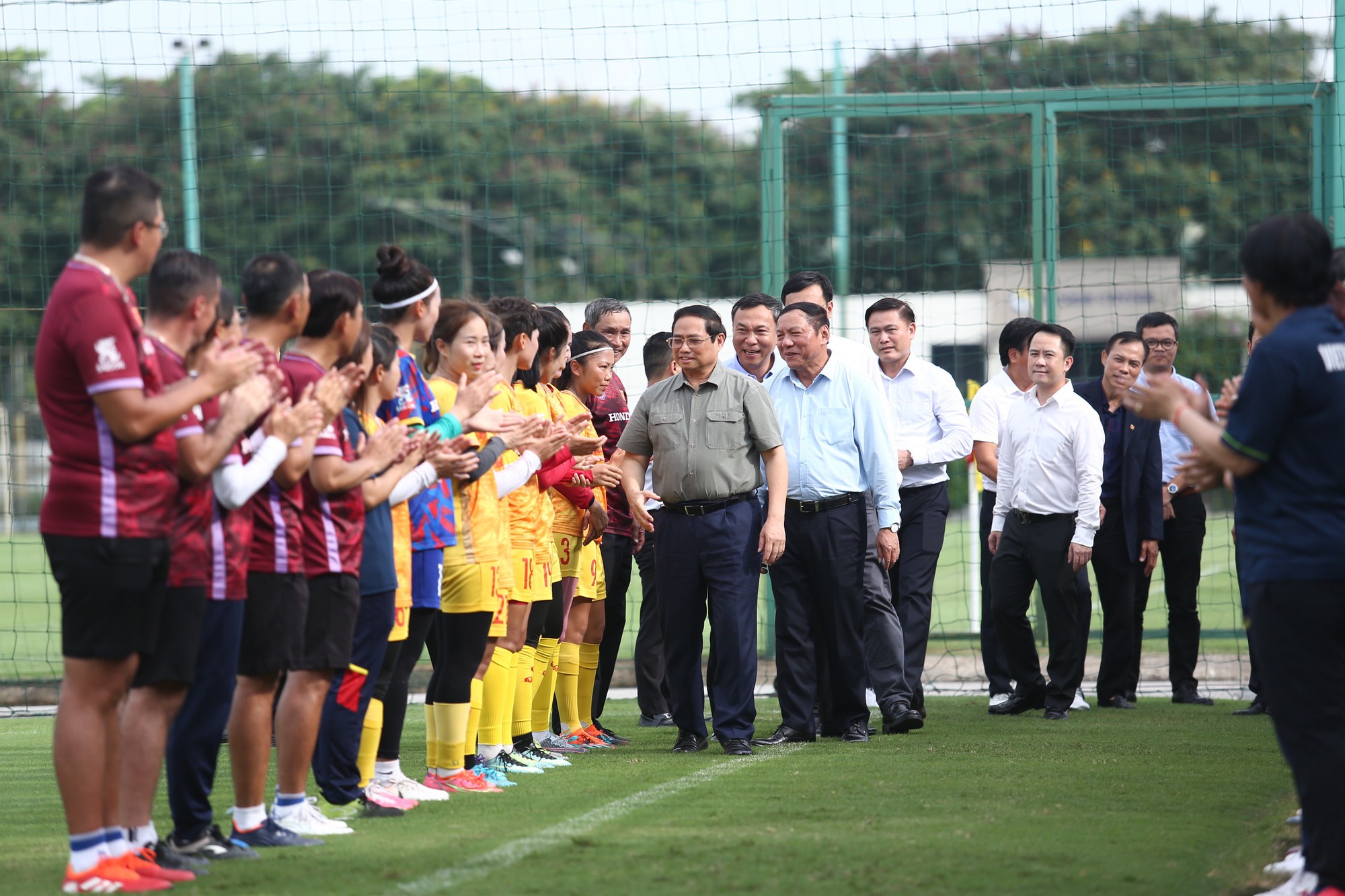 Thủ tướng Phạm Minh Chính: 'Đội tuyển nữ Việt Nam đã có trận đấu đầy cảm xúc trước đội nữ Đức' - Ảnh 2.
