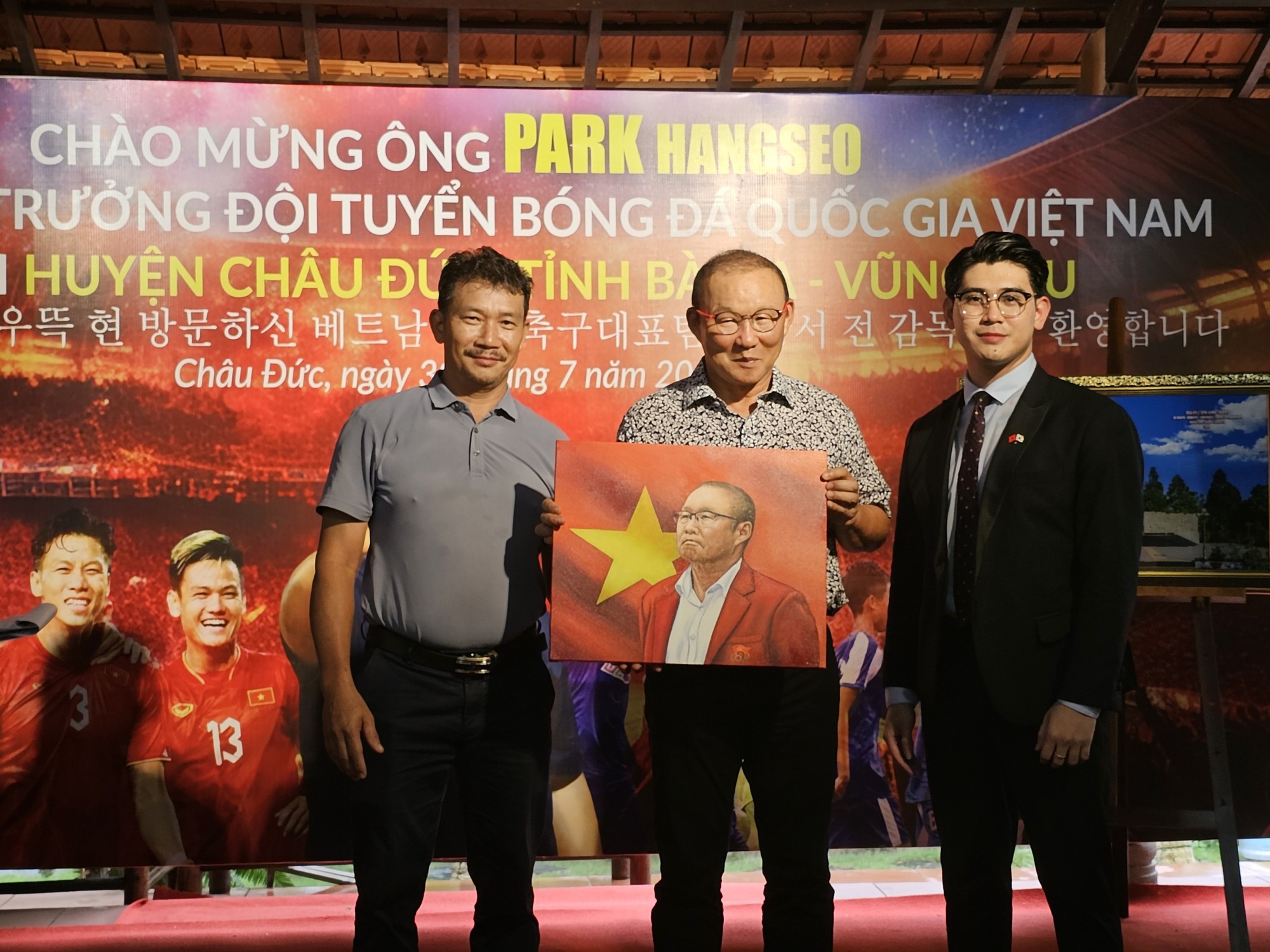 Ông Park gây sốt ở huyện yêu bóng đá tỉnh Bà Rịa – Vũng Tàu - Ảnh 8.