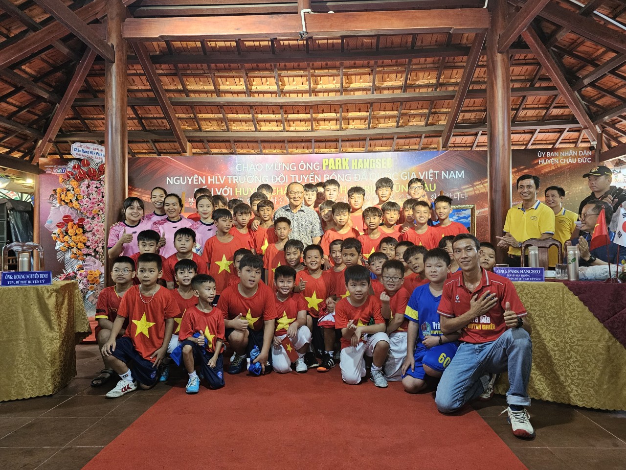Ông Park gây sốt ở huyện yêu bóng đá tỉnh Bà Rịa – Vũng Tàu - Ảnh 14.