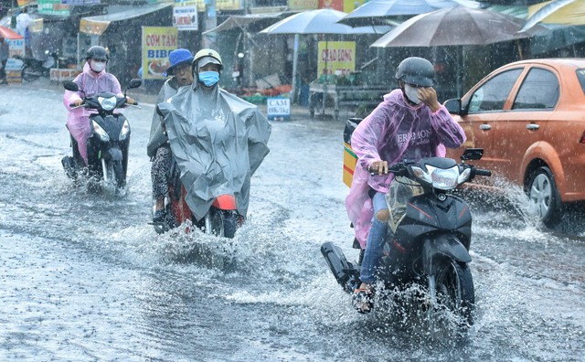 Cảnh báo mưa lớn và triều cường, những địa phương nào rủi ro lớn? - Ảnh 1.