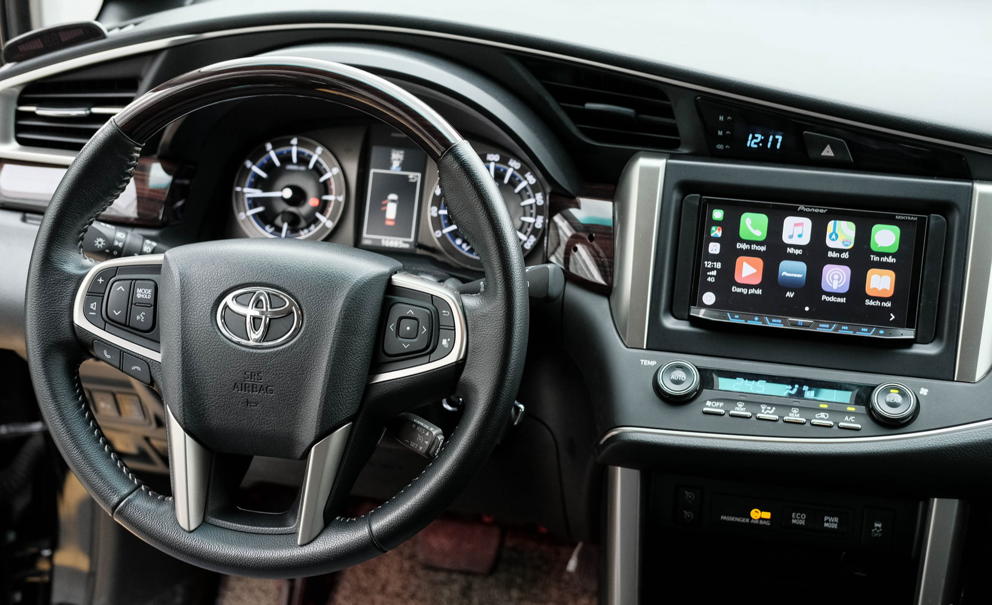 Xe cũ Toyota Innova Venturer tại Việt Nam, tưởng quen mà lạ - Ảnh 3. Xe cũ Toyota Innova Venturer tại Việt Nam, tưởng quen mà lạ - Ảnh 3.