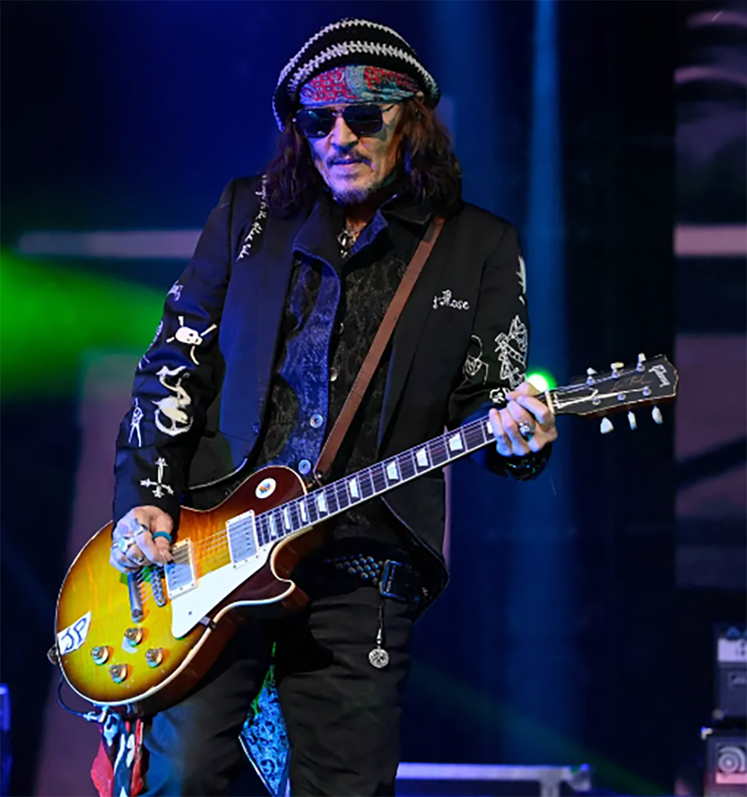 Johnny Depp had a leg injury but still performed - News