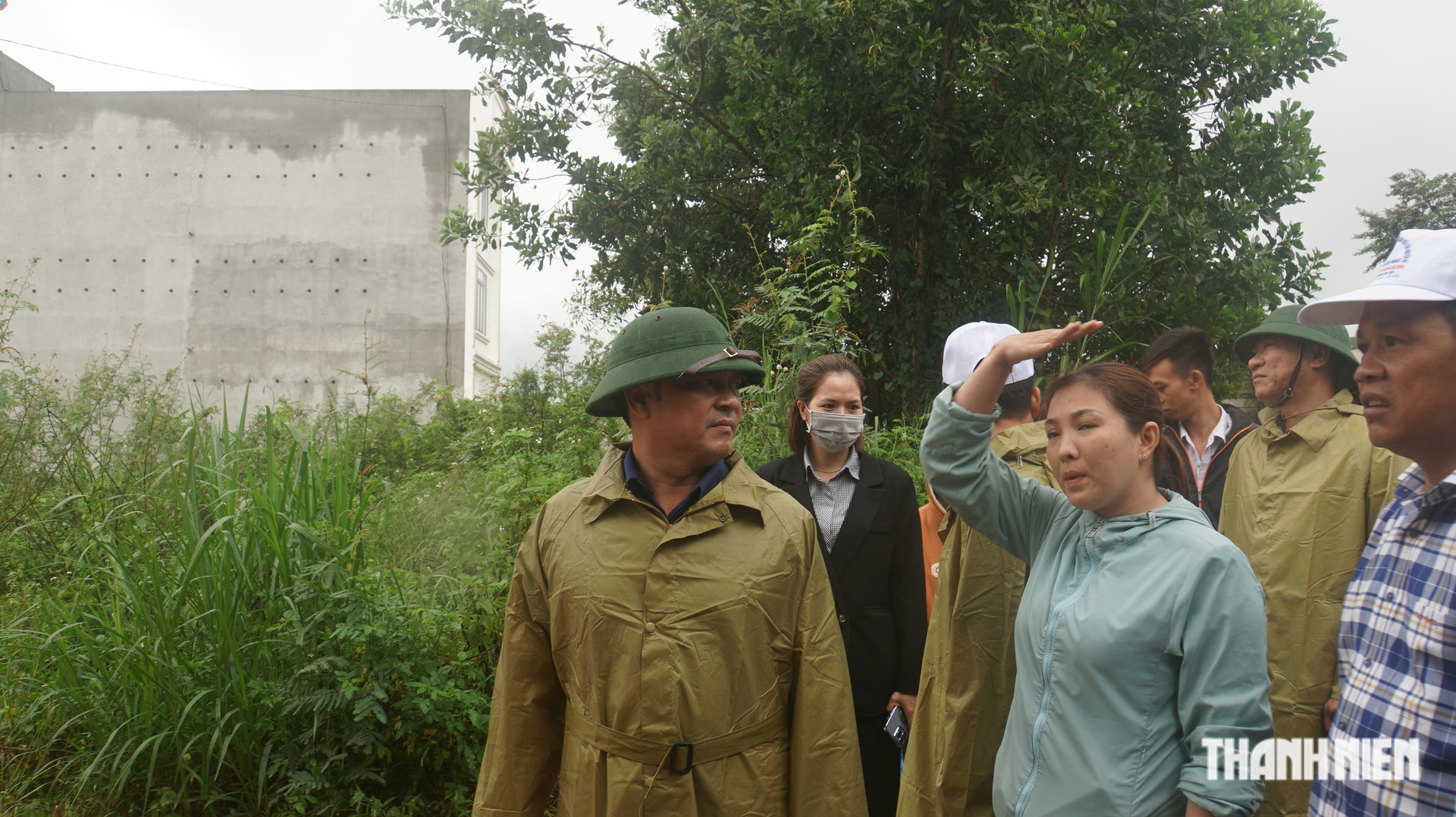 Đắk Nông: Mưa suốt ngày đêm, nhà cửa, hoa màu của người dân chìm trong biển nước - Ảnh 5.