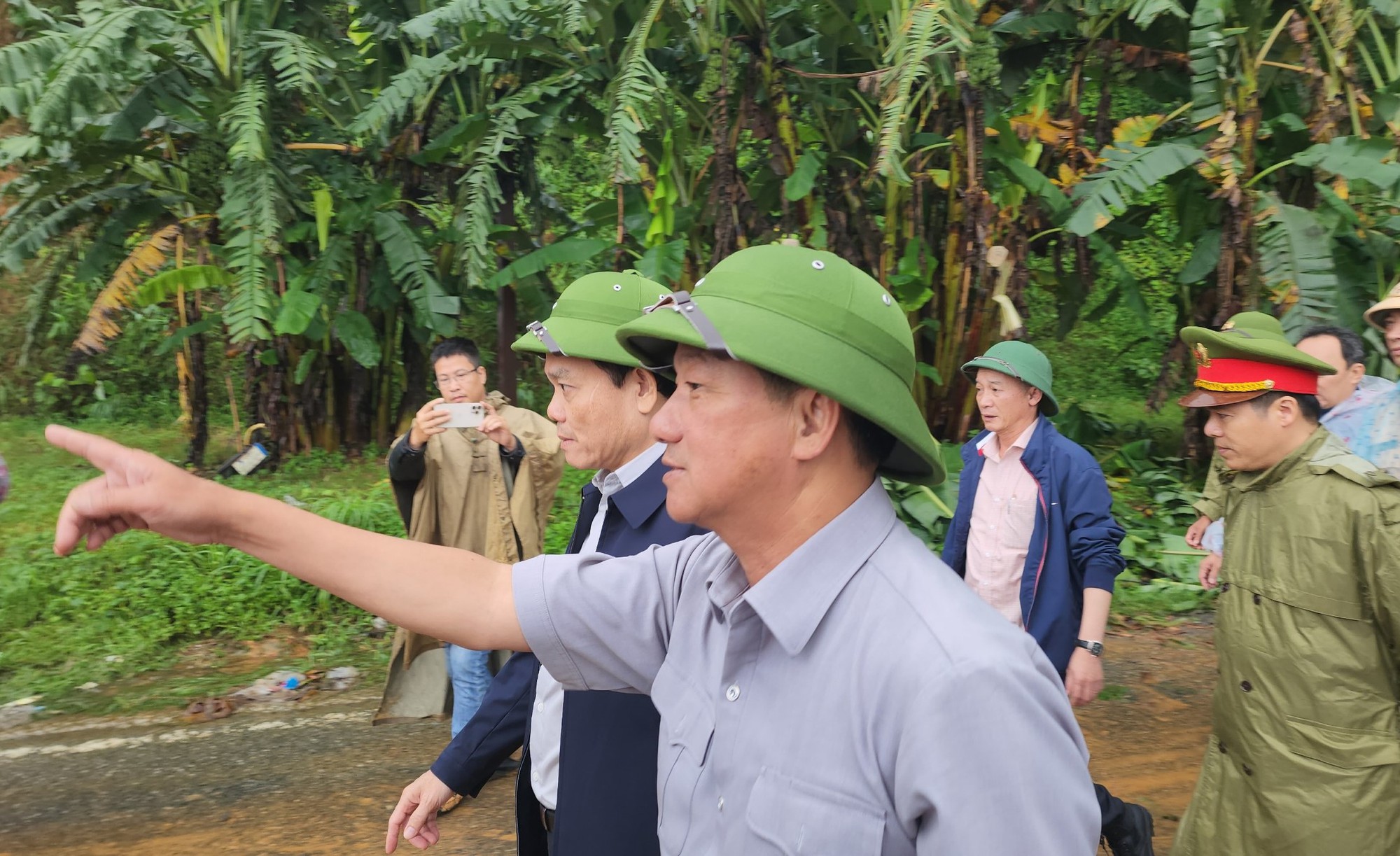 Phó thủ tướng Trần Lưu Quang: Không để trường hợp sạt lở tương tự xảy ra - Ảnh 4.