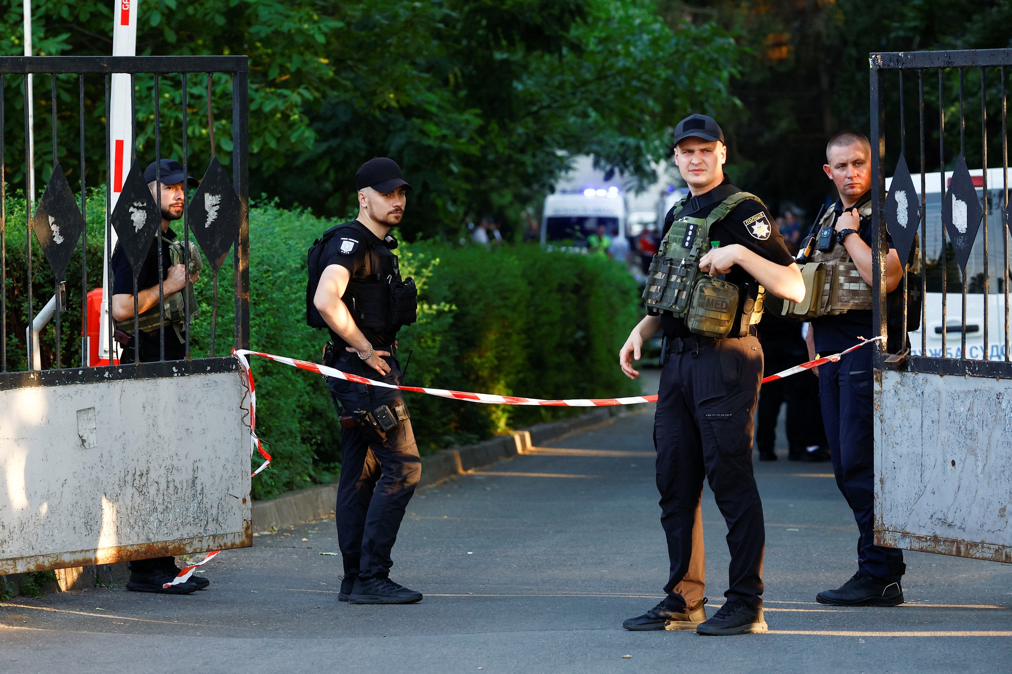 Nổ tòa án Kyiv: 1 người chết sau khi kích nổ thiết bị  - Ảnh 1.