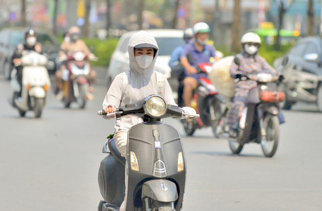 Tin tức thời tiết hôm nay 10.7.2023: Ban ngày nắng nóng, chiều tối mưa giông - Ảnh 1.