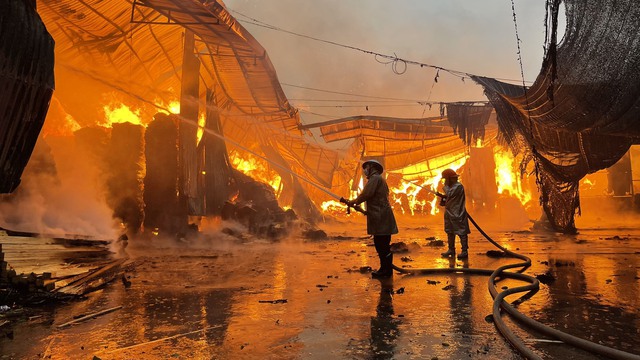 Toàn quốc xảy ra gần 900 vụ cháy khiến 45 người chết trong 6 tháng đầu năm - Ảnh 1.