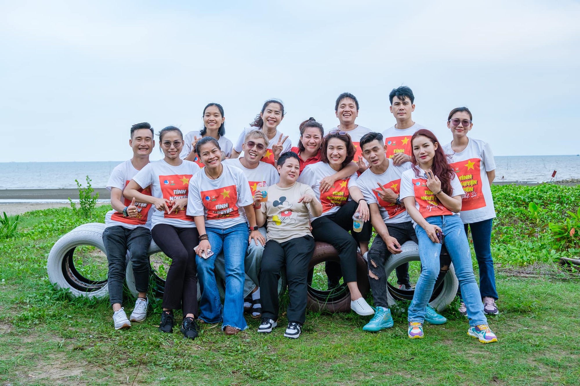 សិល្បករជាង 100 នាក់ច្រៀង 'ដើម្បីស្នាមញញឹមរបស់កុមារ' - រូបថត 4 ។ Hơn 100 văn nghệ sĩ hát 'Vì nụ cười trẻ thơ' - Ảnh 4.