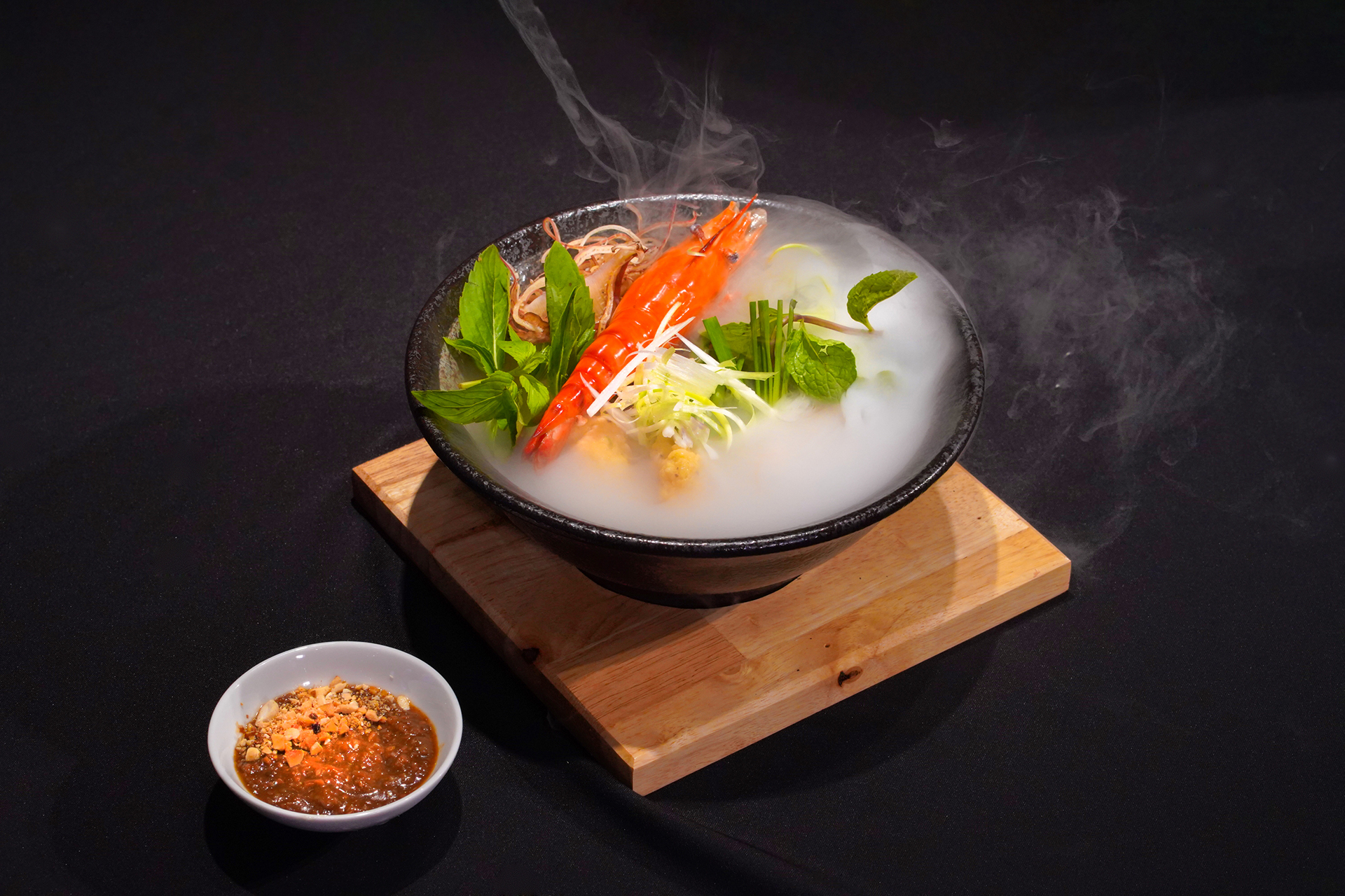 Braune Reisnudeln mit Garnelen Bún suông gạo lứt tôm càng