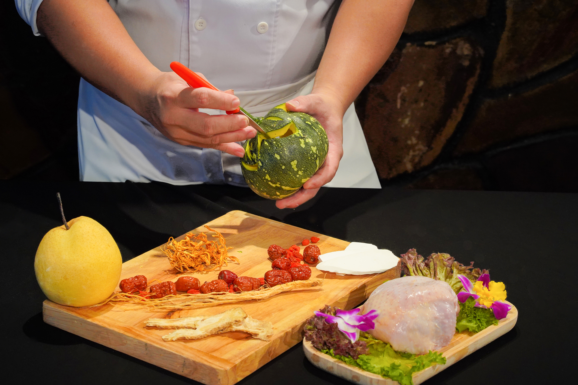 Hühner-Cordyceps-Suppe Món Súp gà đông trùng hạ thảo