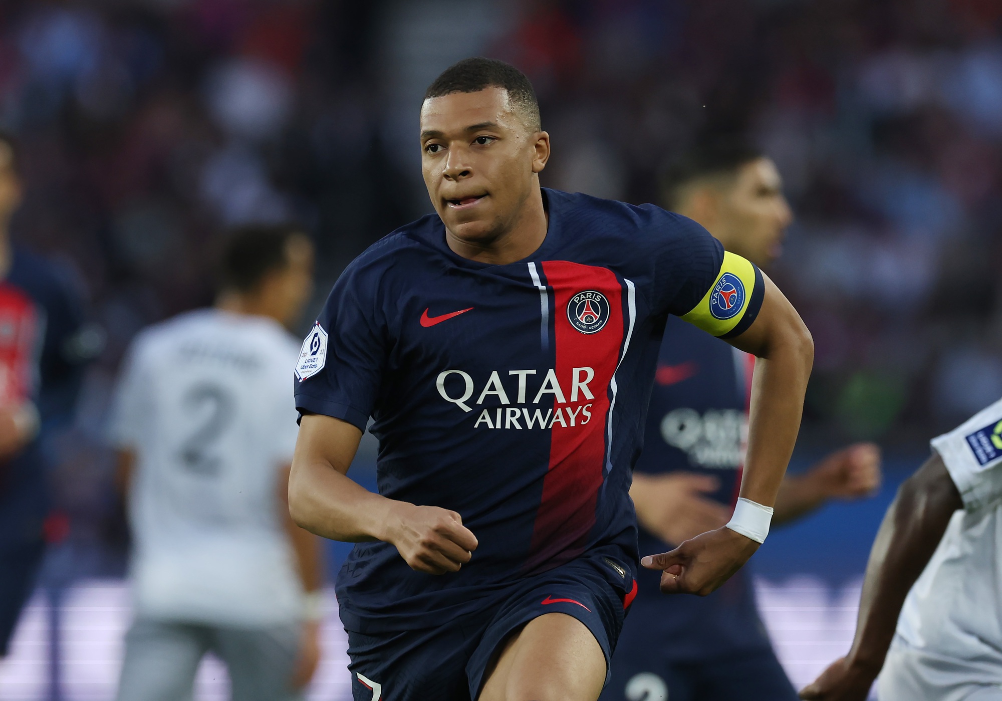 PSG không thể đẩy Mbappe ra đi