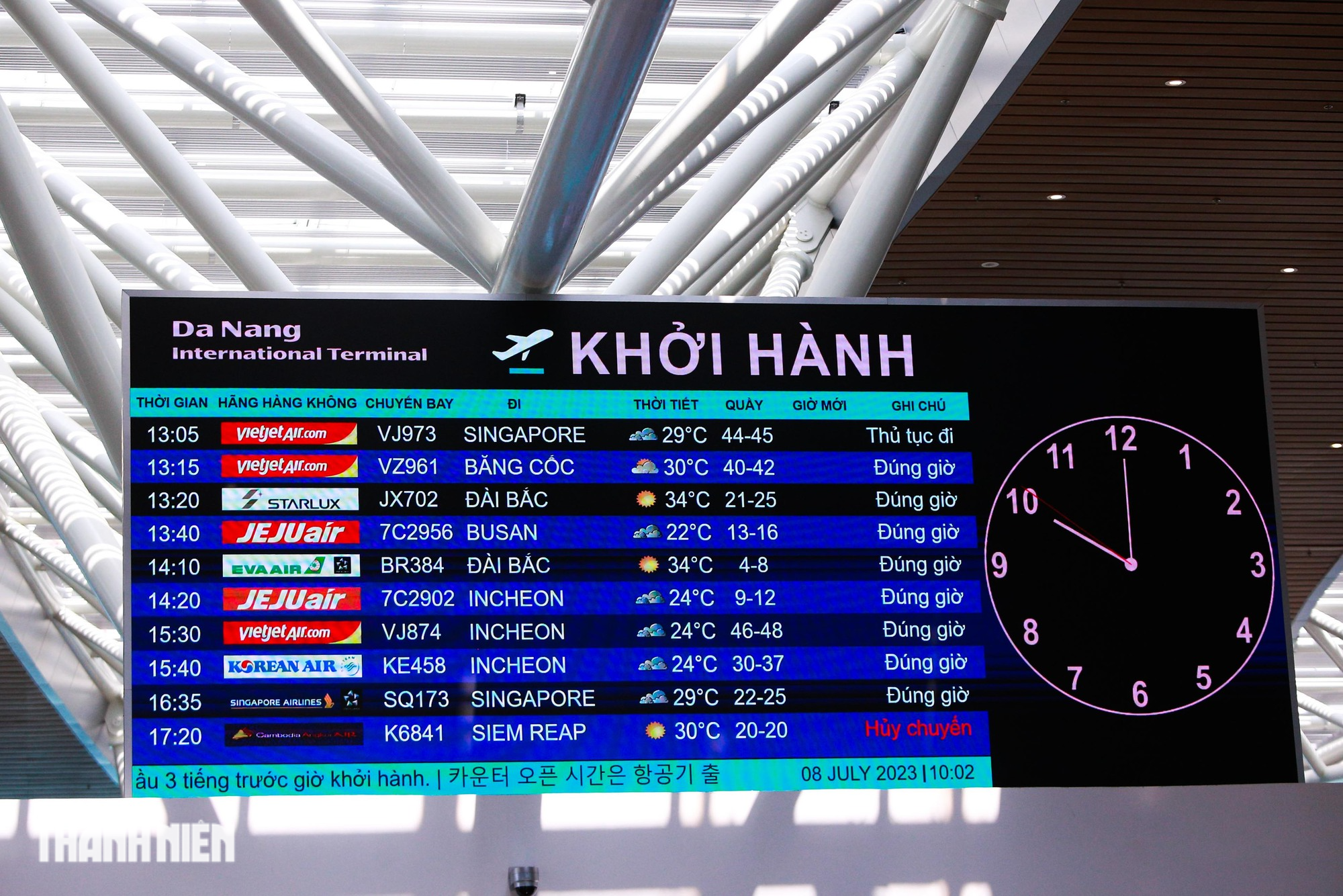 Cơn sốt BLACKPINK len lỏi khắp sân bay Đà Nẵng khiến hành khách choáng ngợp   - Ảnh 5.