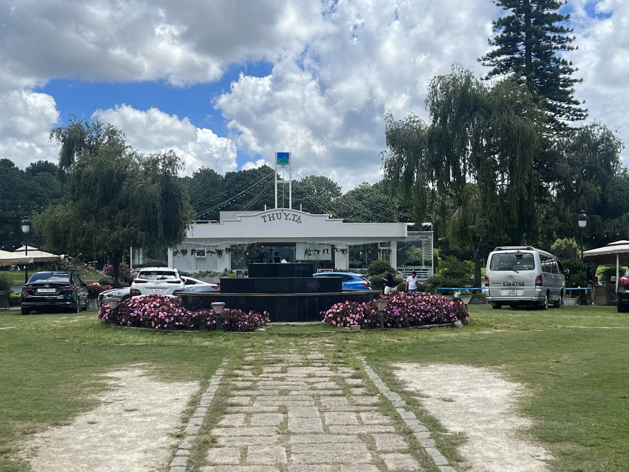 Da Lat: Se propone subastar el restaurante Thuy Ta para su alquiler por más de 3 mil millones de VND/año - Foto 2. Đà Lạt: Nhà hàng Thủy Tạ được đề xuất đấu giá cho thuê hơn 3 tỉ đồng/năm - Ảnh 2.