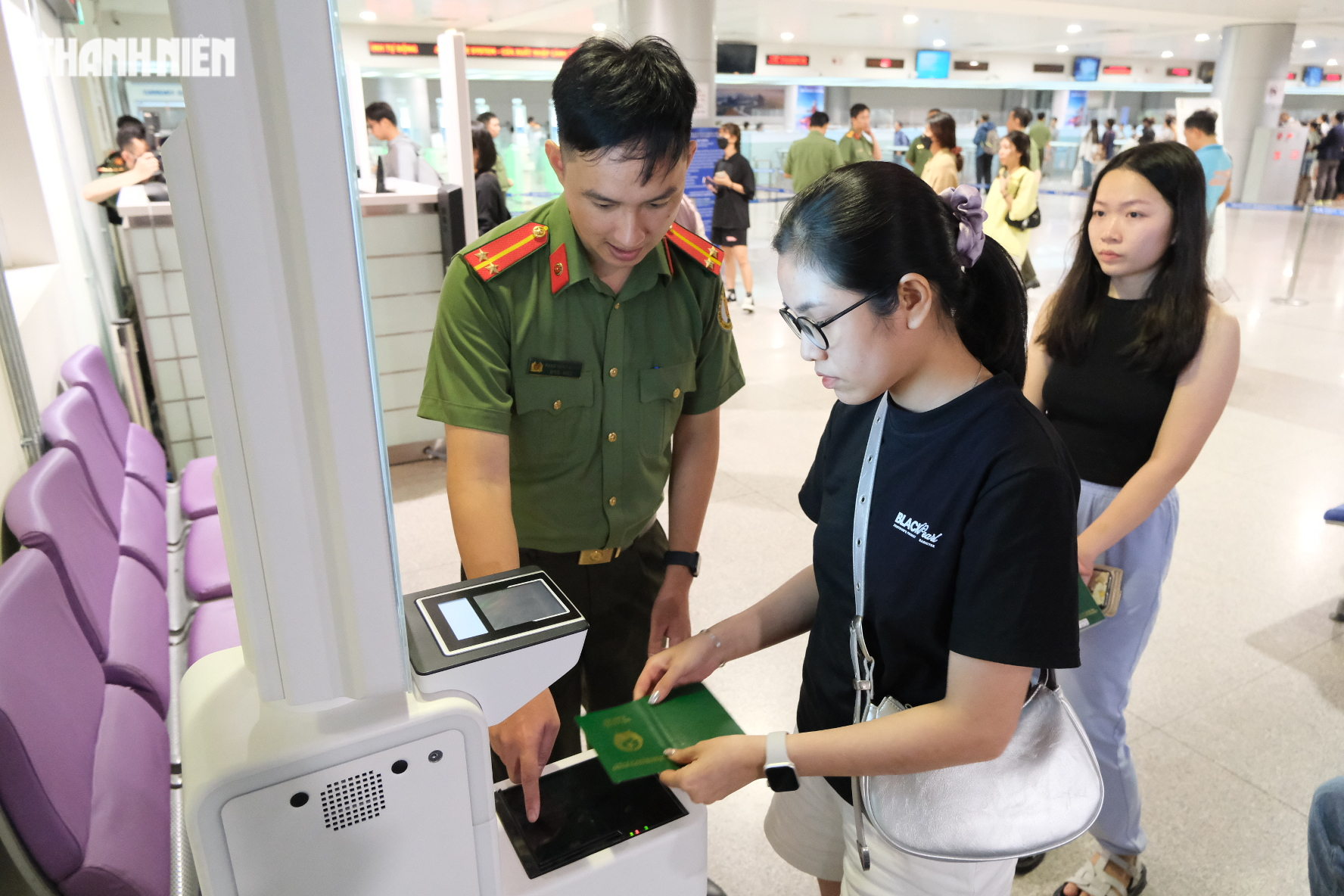 Tân Sơn Nhất chính thức thử nghiệm scan passport cho người Việt, nhập cảnh chỉ 30 giây - Ảnh 4.