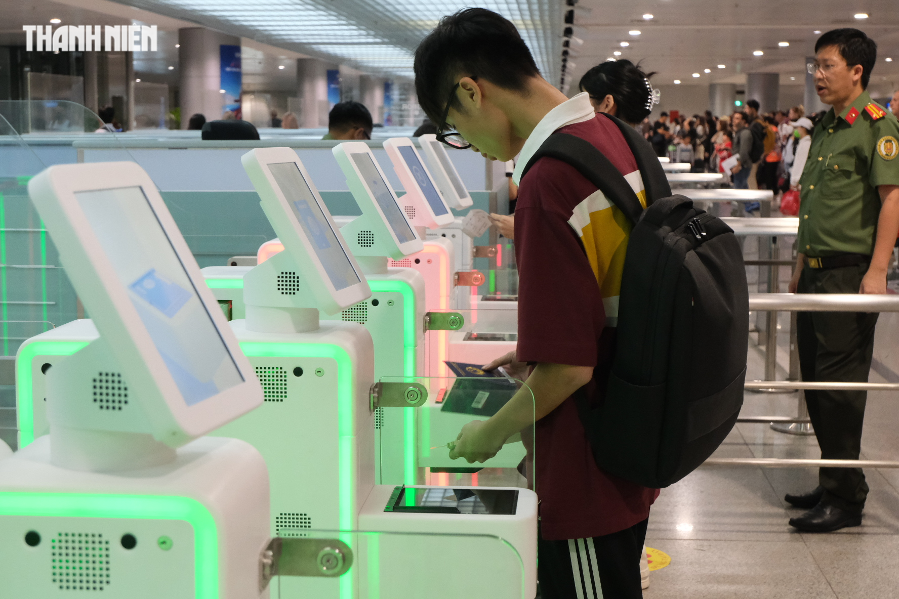 Tân Sơn Nhất chính thức thử nghiệm scan passport cho người Việt, nhập cảnh chỉ 30 giây - Ảnh 9.