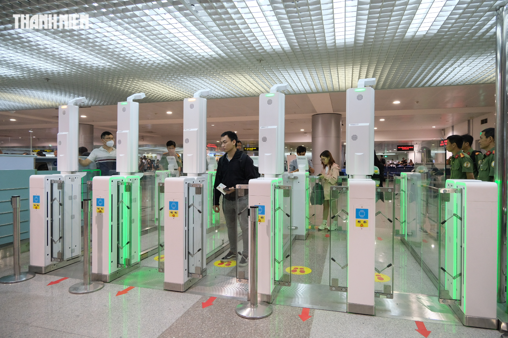Tân Sơn Nhất chính thức thử nghiệm scan passport cho người Việt, nhập cảnh chỉ 30 giây - Ảnh 11.