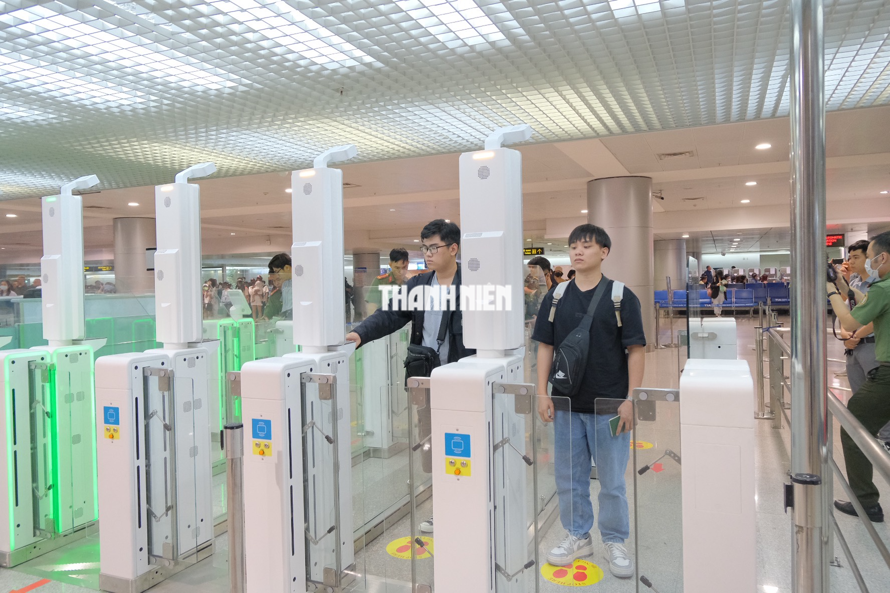 Tăng tốc thủ tục xuất nhập cảnh tại sân bay