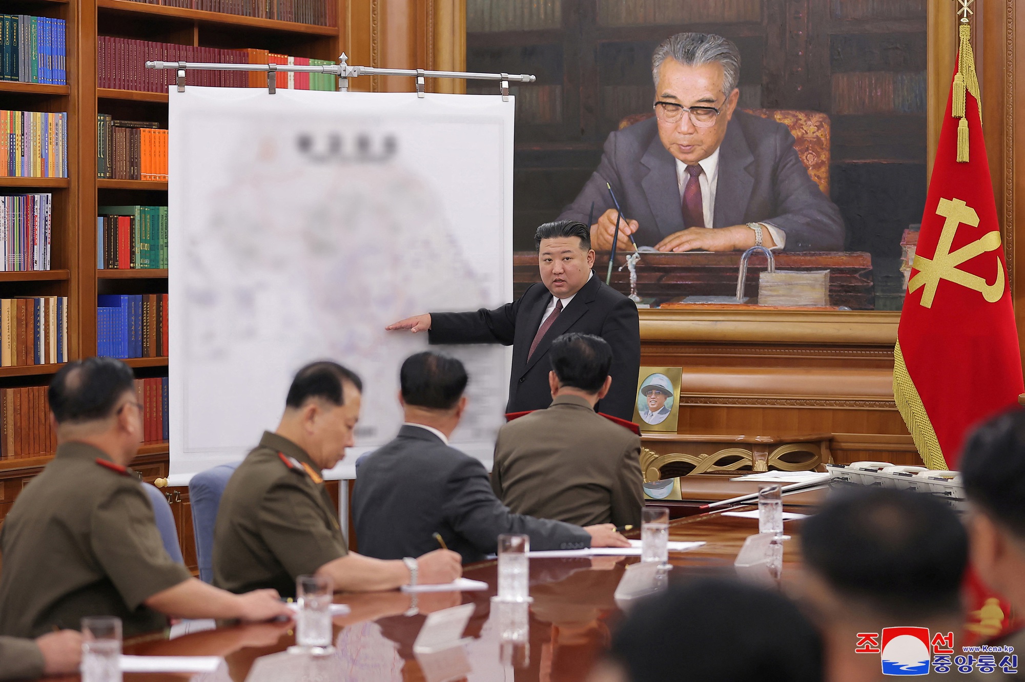Triều Tiên thay tổng tham mưu trưởng, kêu gọi sẵn sàng trước nguy cơ xung đột - Ảnh 1.