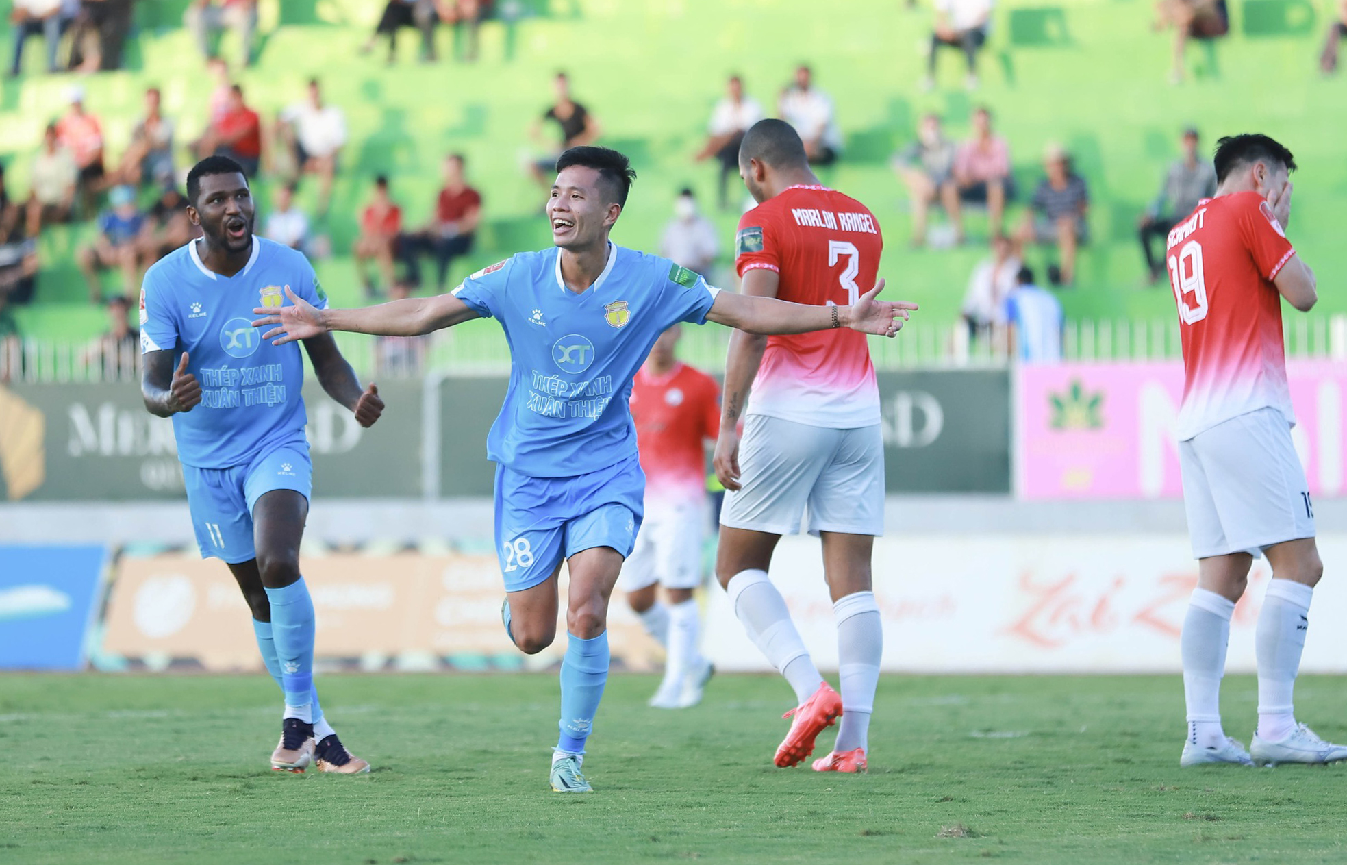 V-League 2023: Đội khách Nam Định thắng nghẹt thở chủ nhà Bình Định - Ảnh 1.
