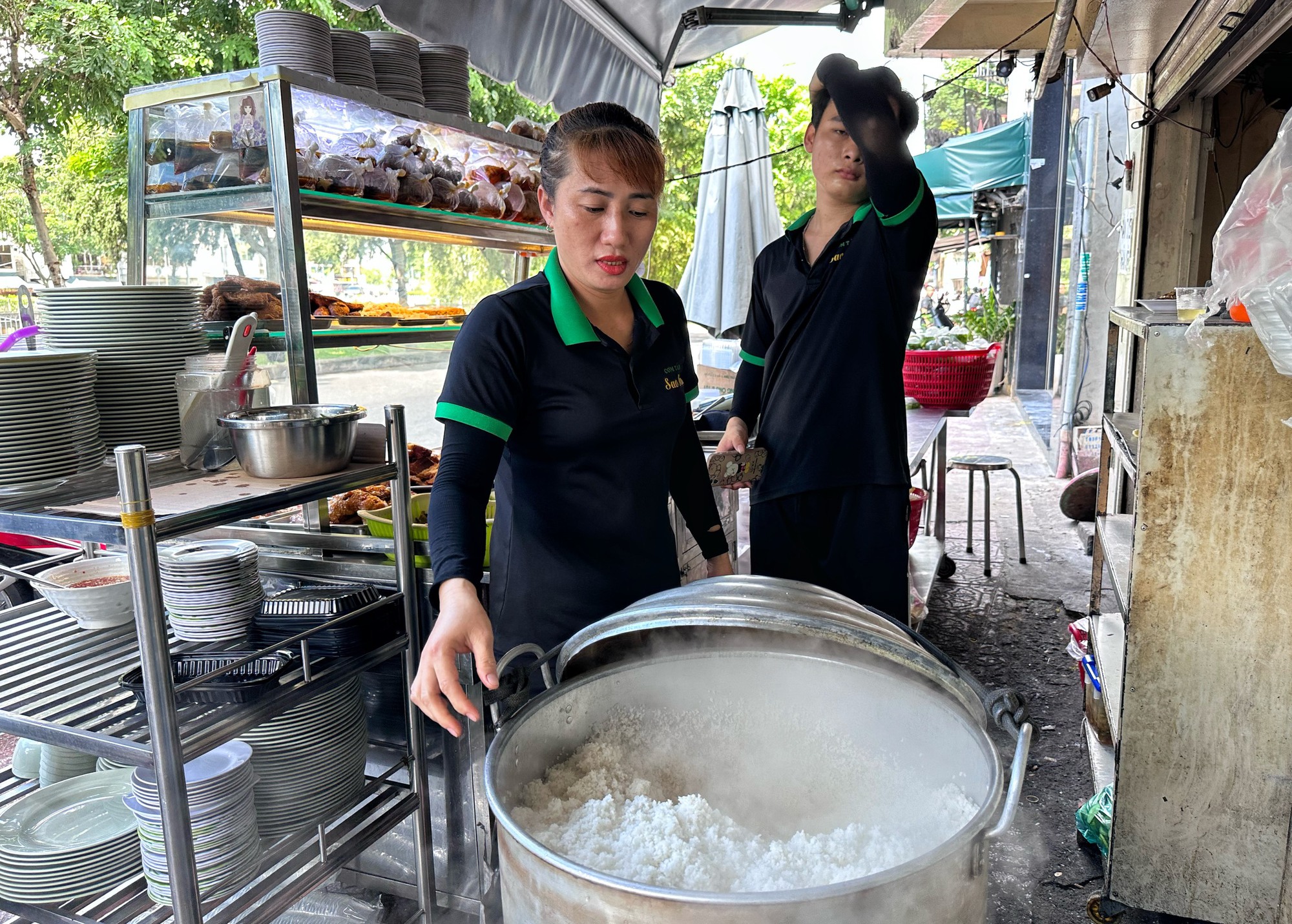 Giá gạo tăng, quán cơm, bún bò, hủ tiếu… ở TP.HCM có lên giá? - Ảnh 6.