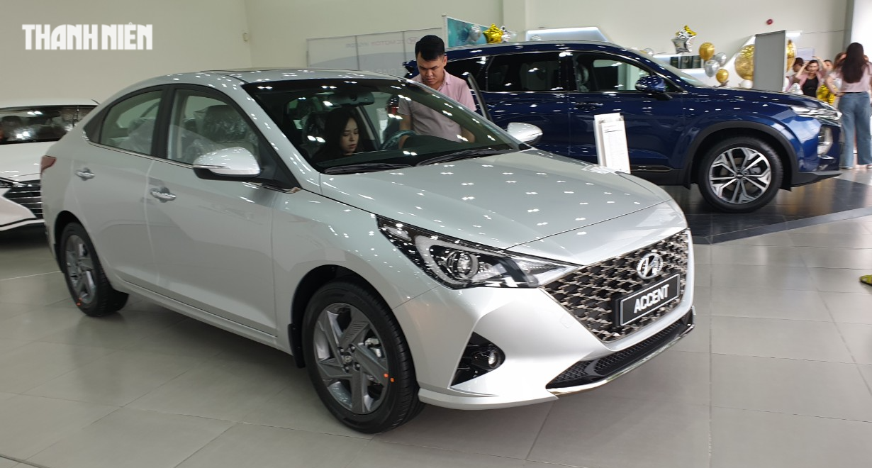 Nhiều mẫu mã được giảm phí trước bạ, doanh số bán ô tô Hyundai vẫn lao dốc - Ảnh 2.