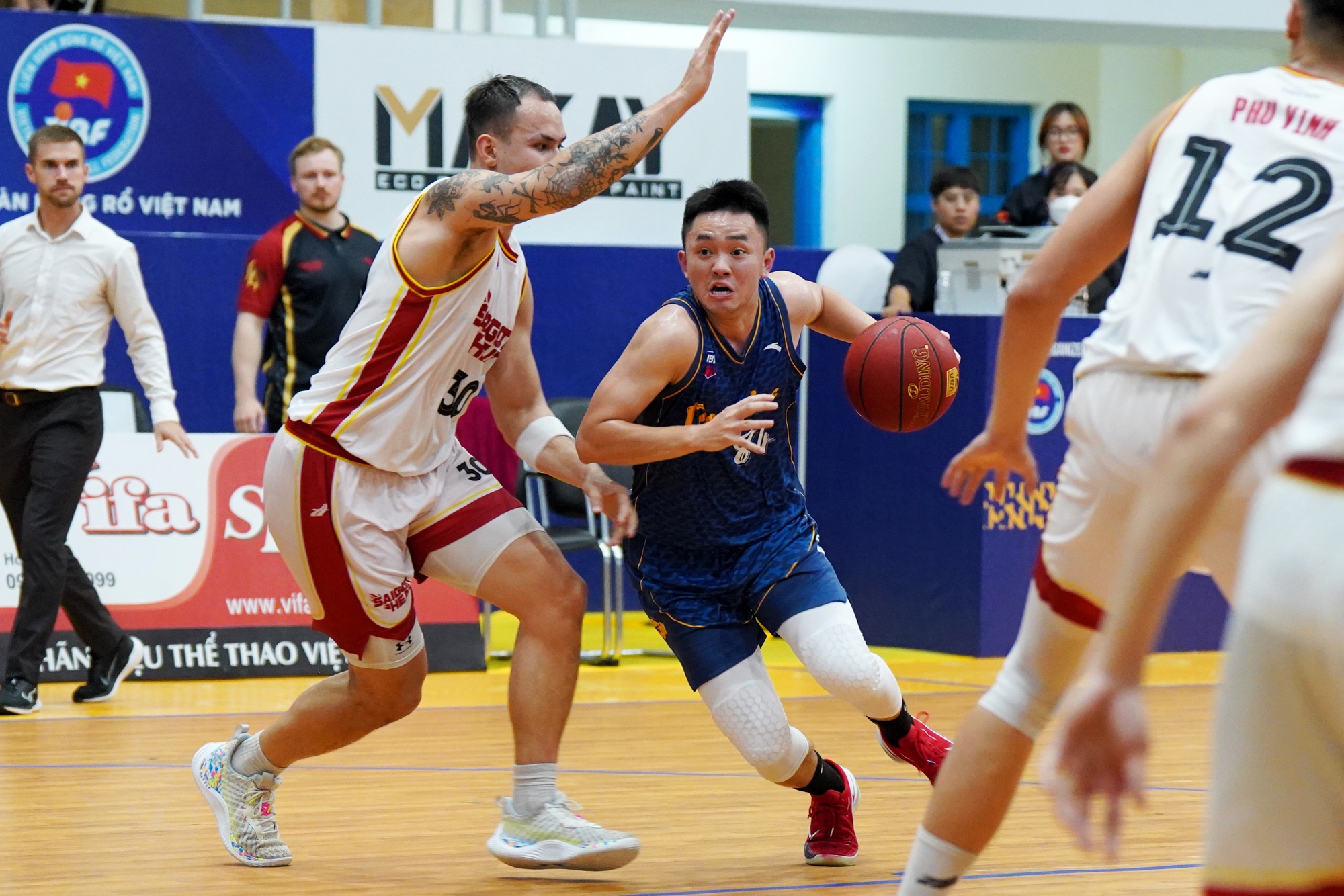 Highlights VBA 2023: Nha Trang Dolphins gây bất ngờ lớn trước Saigon Heat - Ảnh 2.