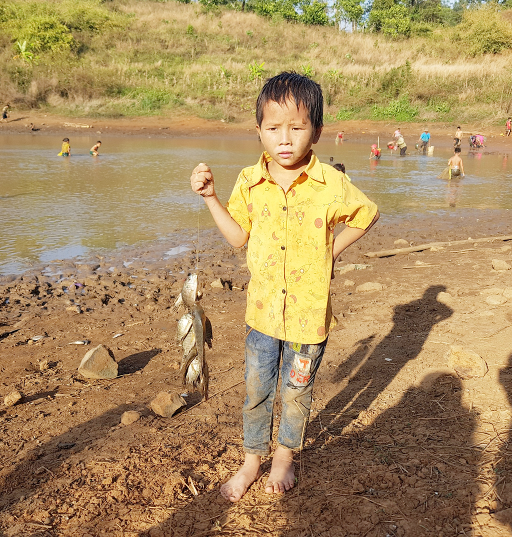 Những ngày không đến trường của trẻ em vùng cao - Ảnh 4.