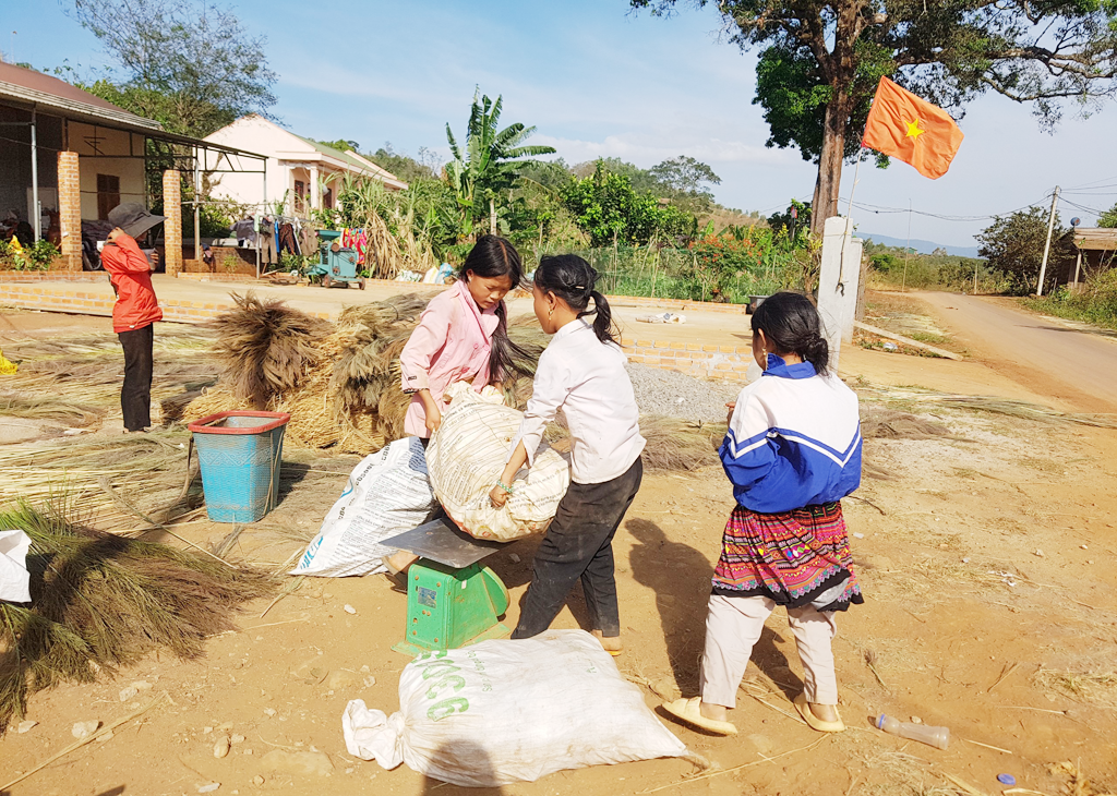 Những ngày không đến trường của trẻ em vùng cao - Ảnh 7.