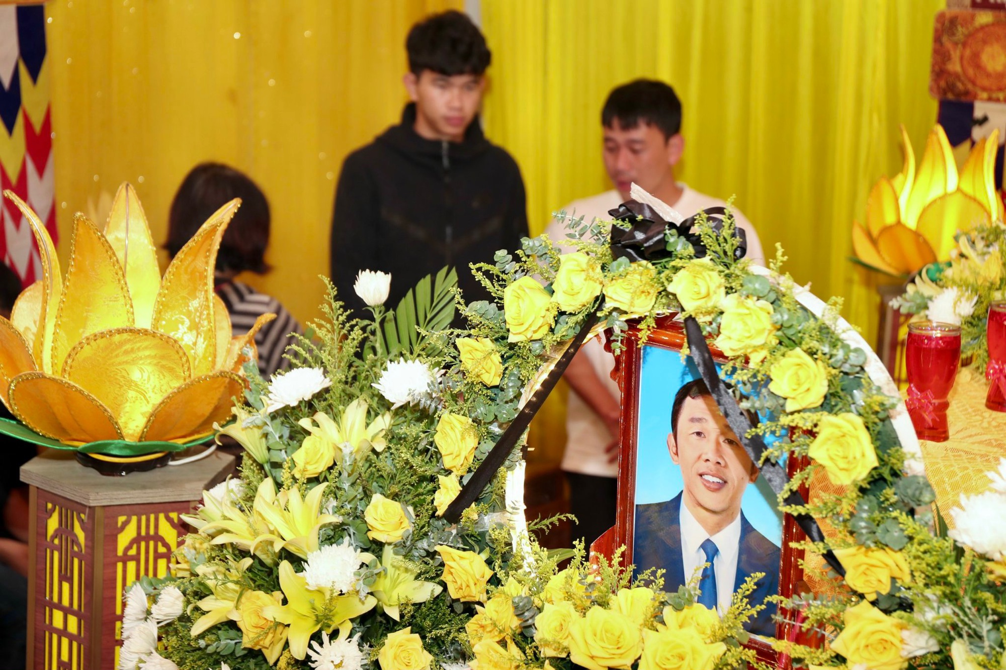 Vợ con đau đớn, HLV Graechen bật khóc trong ngày vĩnh biệt trợ lý Dương Minh Ninh - Ảnh 9.