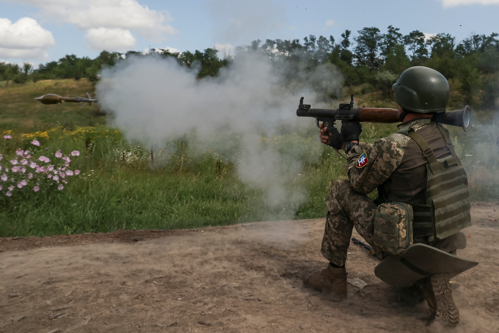 Quan chức quân đội Ukraine không hài lòng về cách huấn luyện của NATO - Ảnh 1.