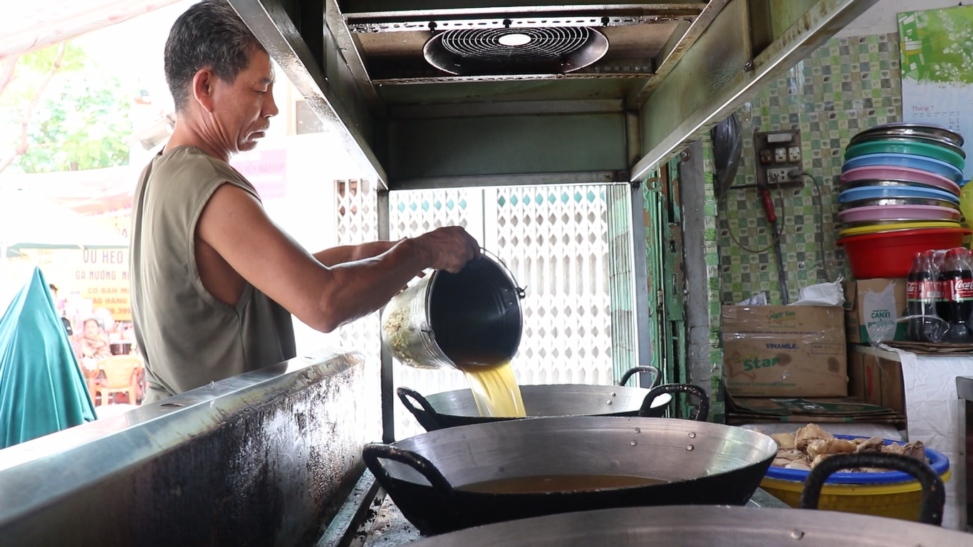 Giá gạo tăng, chủ quán lao đao: ‘Còn bán được là còn may mắn' - Ảnh 3.