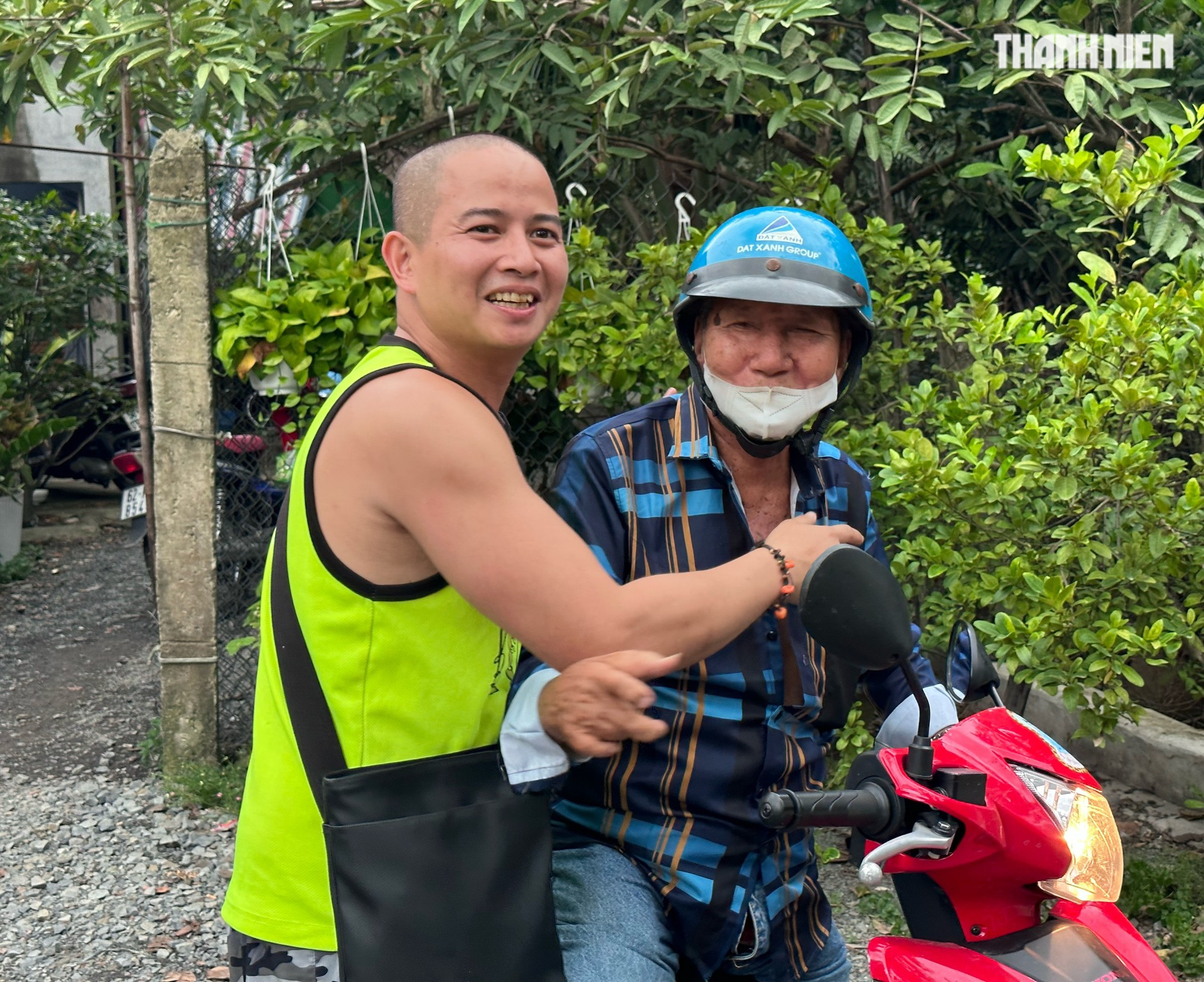 Paul bất ngờ đứng trước nhà, người mẹ TP.HCM òa khóc: '30 năm, biết đâu mà tìm!' - Ảnh 5. Paul bất ngờ đứng trước nhà, người mẹ TP.HCM òa khóc: '30 năm, biết đâu mà tìm!' - Ảnh 5.