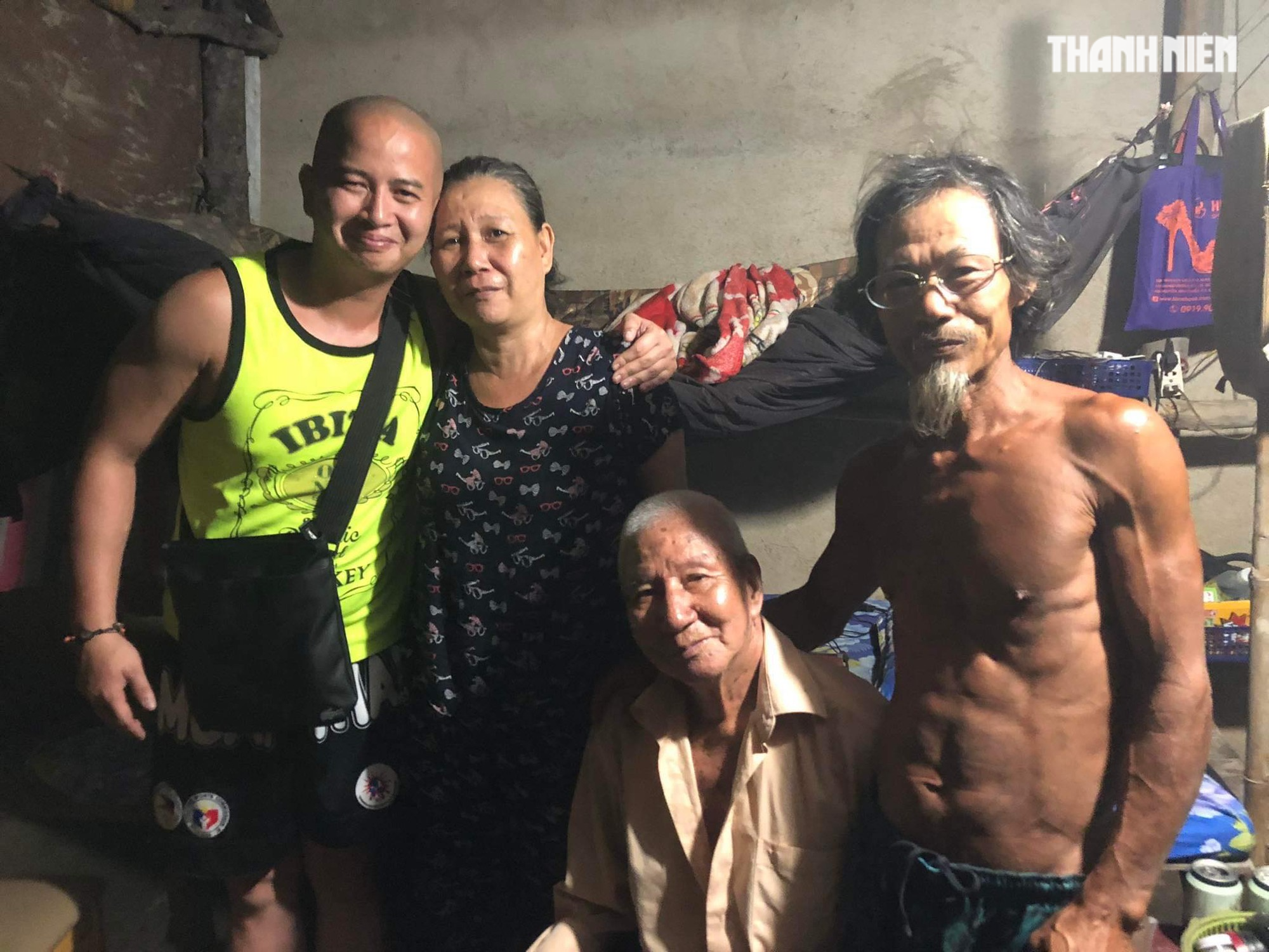 Paul bất ngờ đứng trước nhà, người mẹ TP.HCM òa khóc: '30 năm, biết đâu mà tìm!' - Ảnh 6. Paul bất ngờ đứng trước nhà, người mẹ TP.HCM òa khóc: '30 năm, biết đâu mà tìm!' - Ảnh 6.