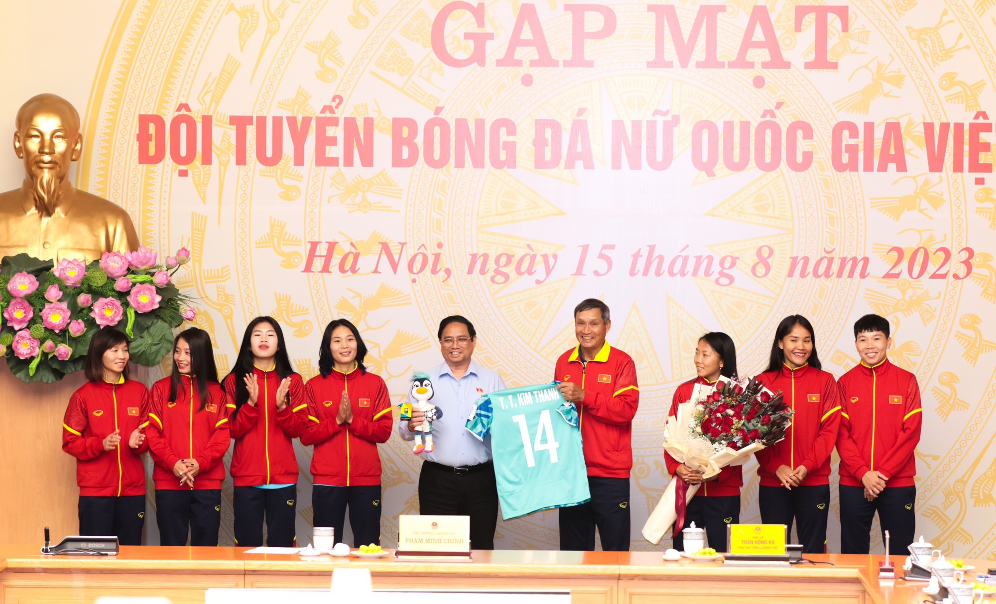 Thủ tướng Phạm Minh Chính chúc mừng các cô gái kim cương chơi với tinh thần VN - Ảnh 10.