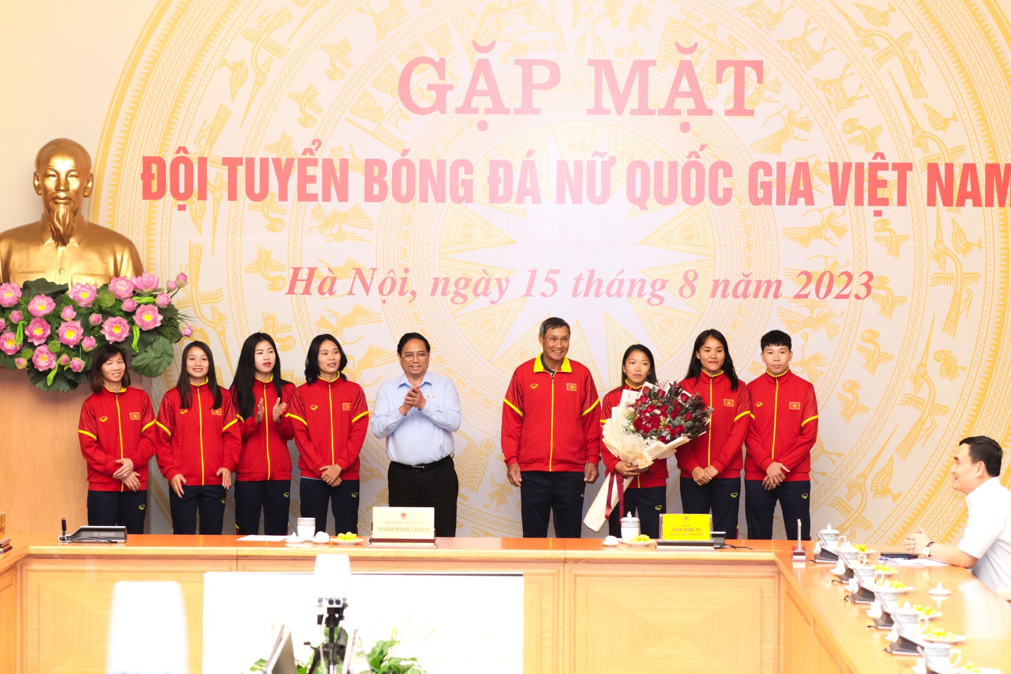 Thủ tướng Phạm Minh Chính chúc mừng các cô gái kim cương chơi với tinh thần VN - Ảnh 11.